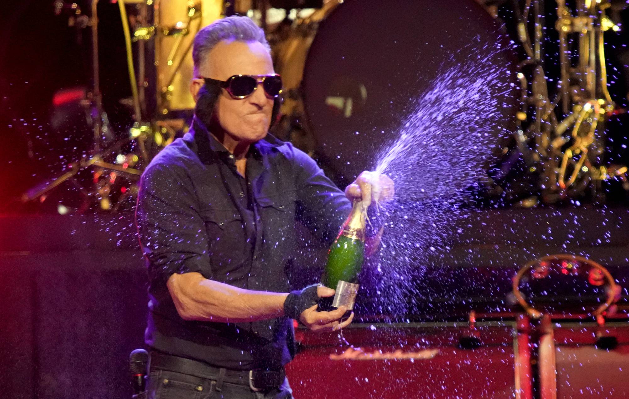 Bruce Springsteen interpreta un estridente "Viva Las Vegas" en la Ciudad del Pecado