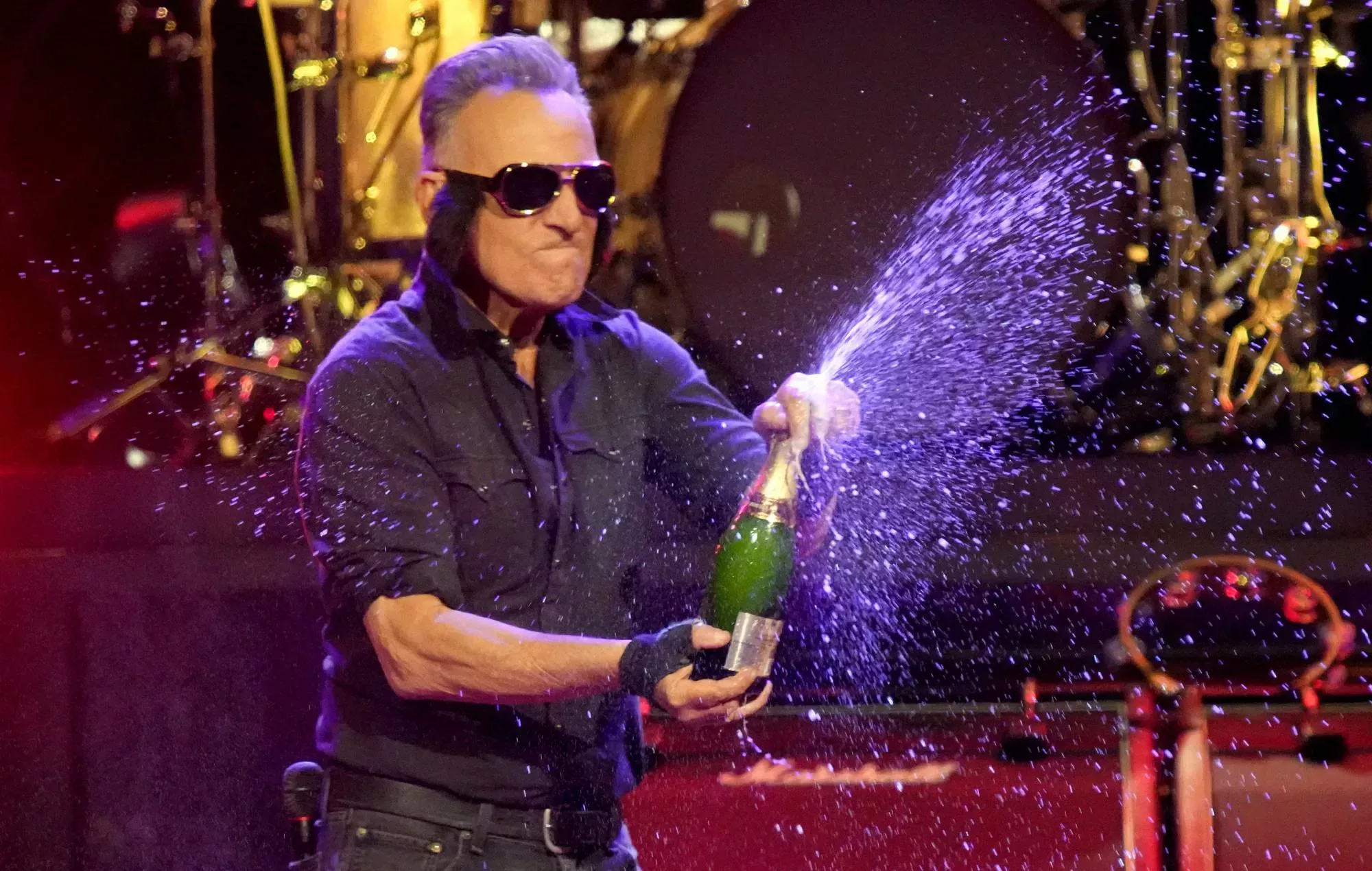 Bruce Springsteen interpreta un estridente 