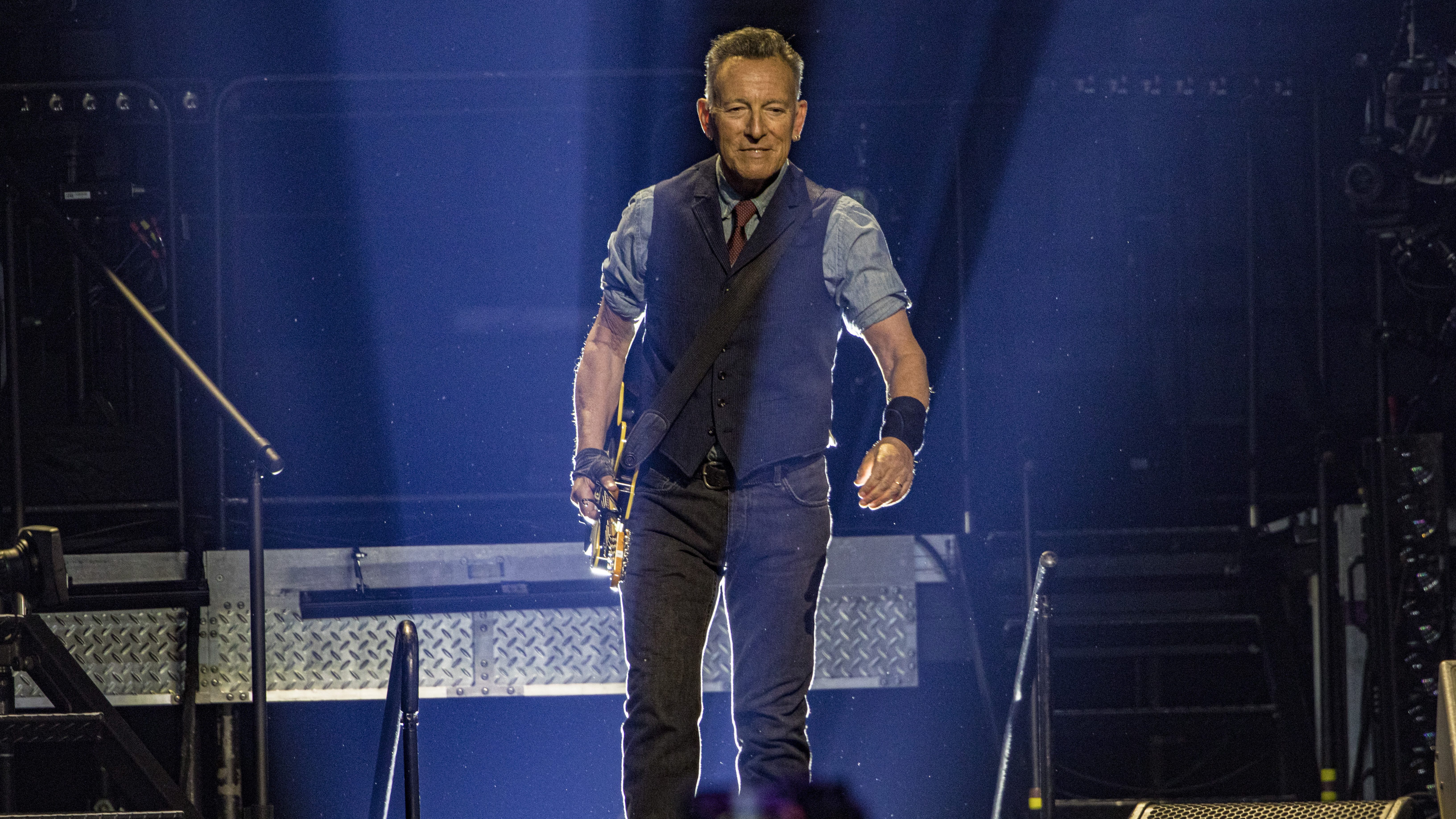 

	
		Bruce Springsteen vuela a través del país para unirse a Zach Bryan en el escenario de Brooklyn
	
	