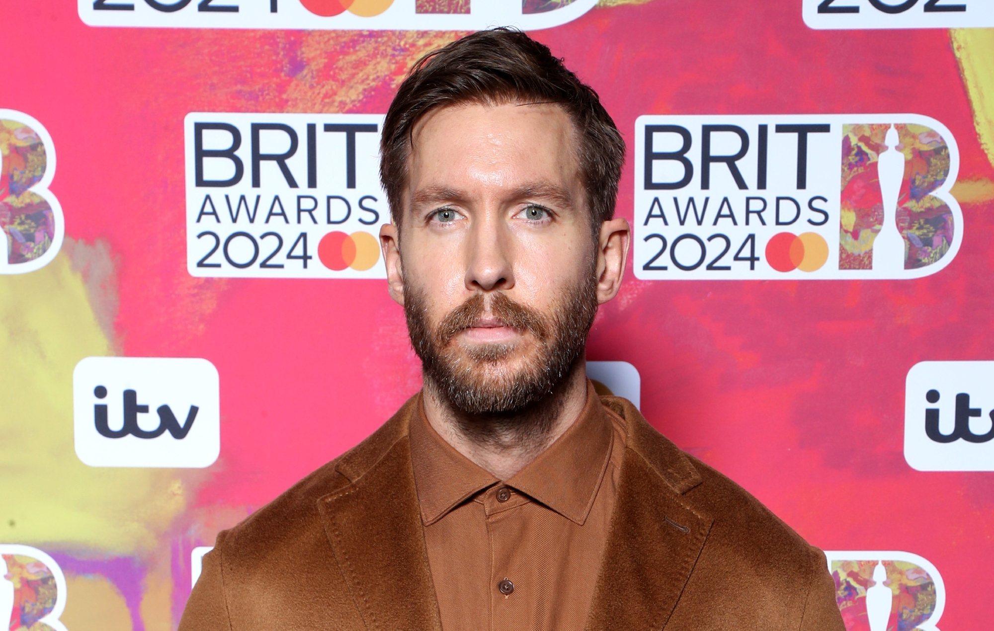 Calvin Harris devuelve el golpe a los críticos que dijeron que su set en Ultra Music fue "decepcionante": "¿Y os preguntáis por qué nunca toco en festivales de EDM?"