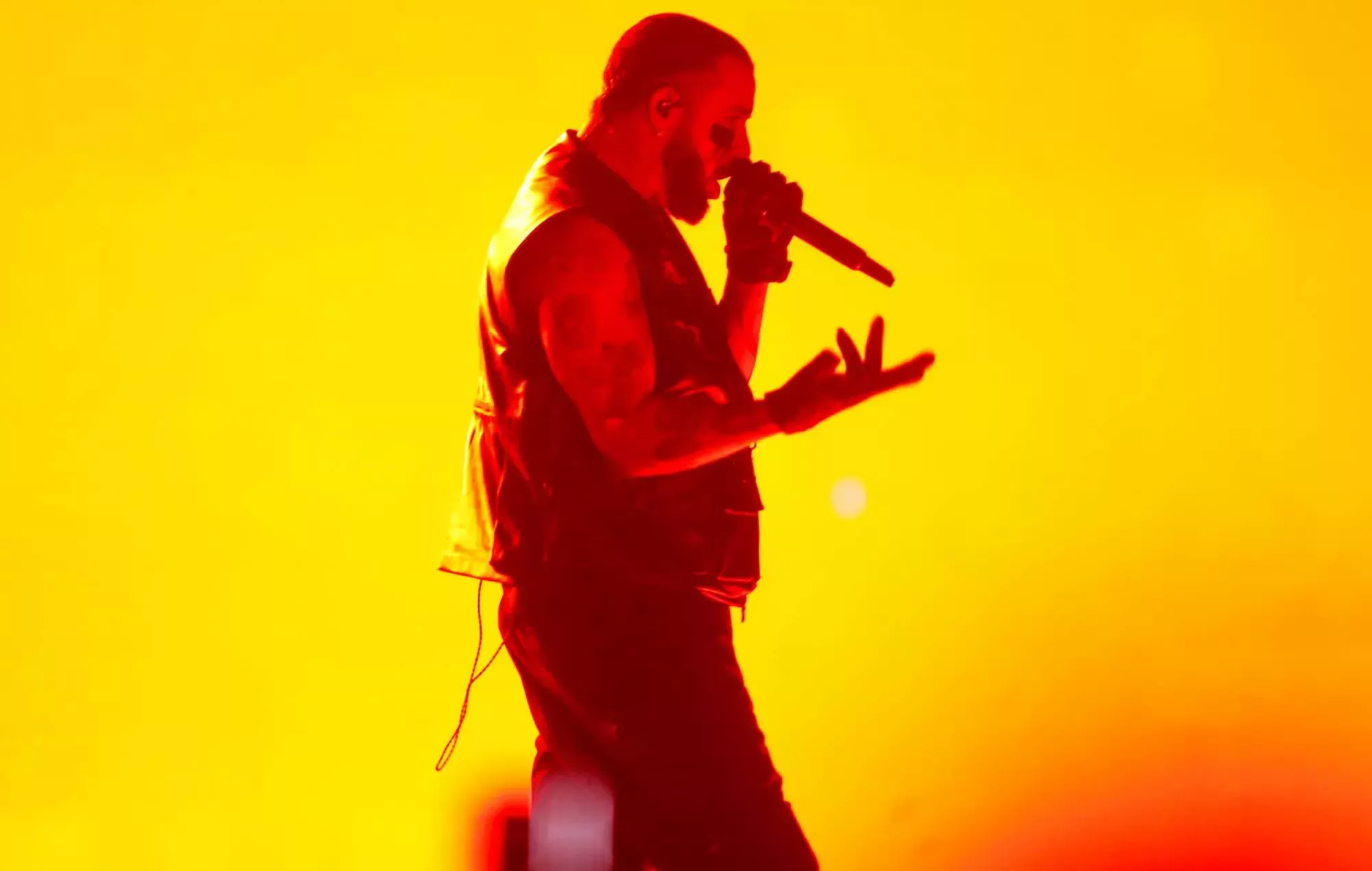 Drake rinde homenaje a los dos fans asesinados a la salida de su concierto en San Luis