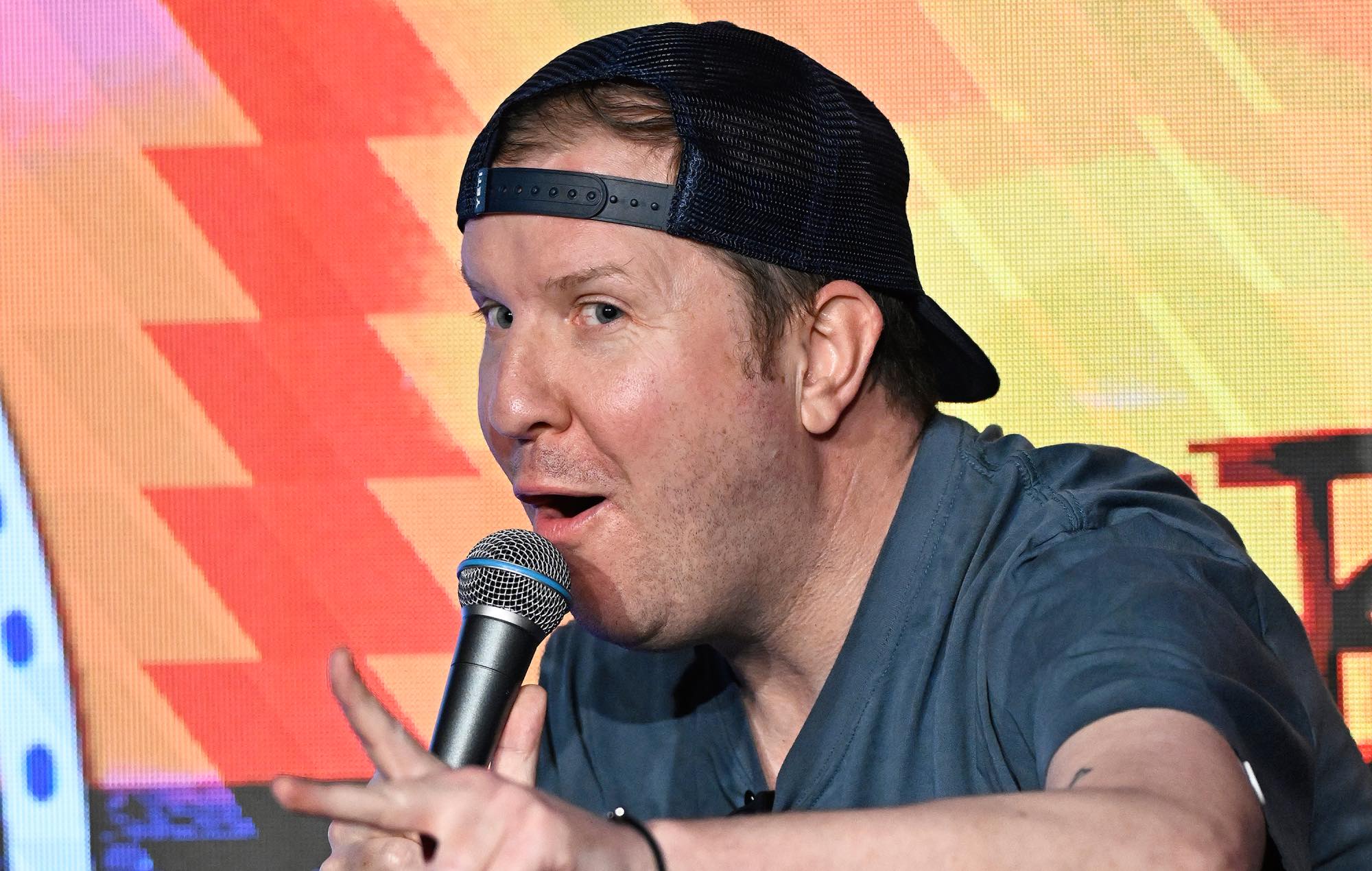 El cómico Nick Swardson, abucheado al salir del escenario tras aparentar estar ebrio