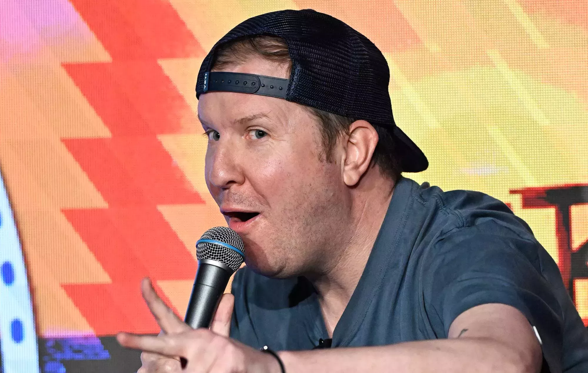 El cómico Nick Swardson, abucheado al salir del escenario tras aparentar estar ebrio