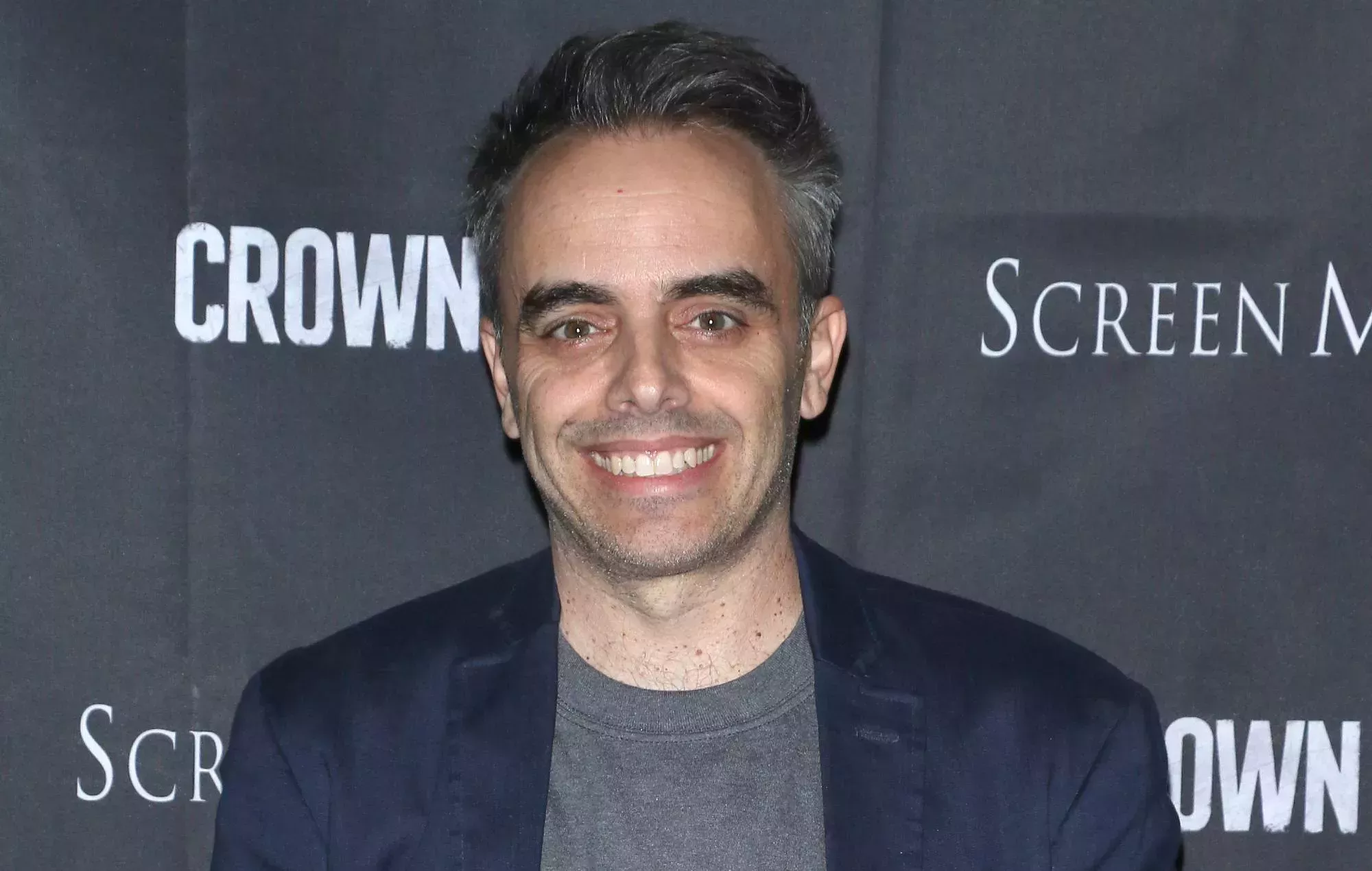 El director de 'Rust' describe el momento en que fue tiroteado por Alec Baldwin en el juicio del supervisor de armas