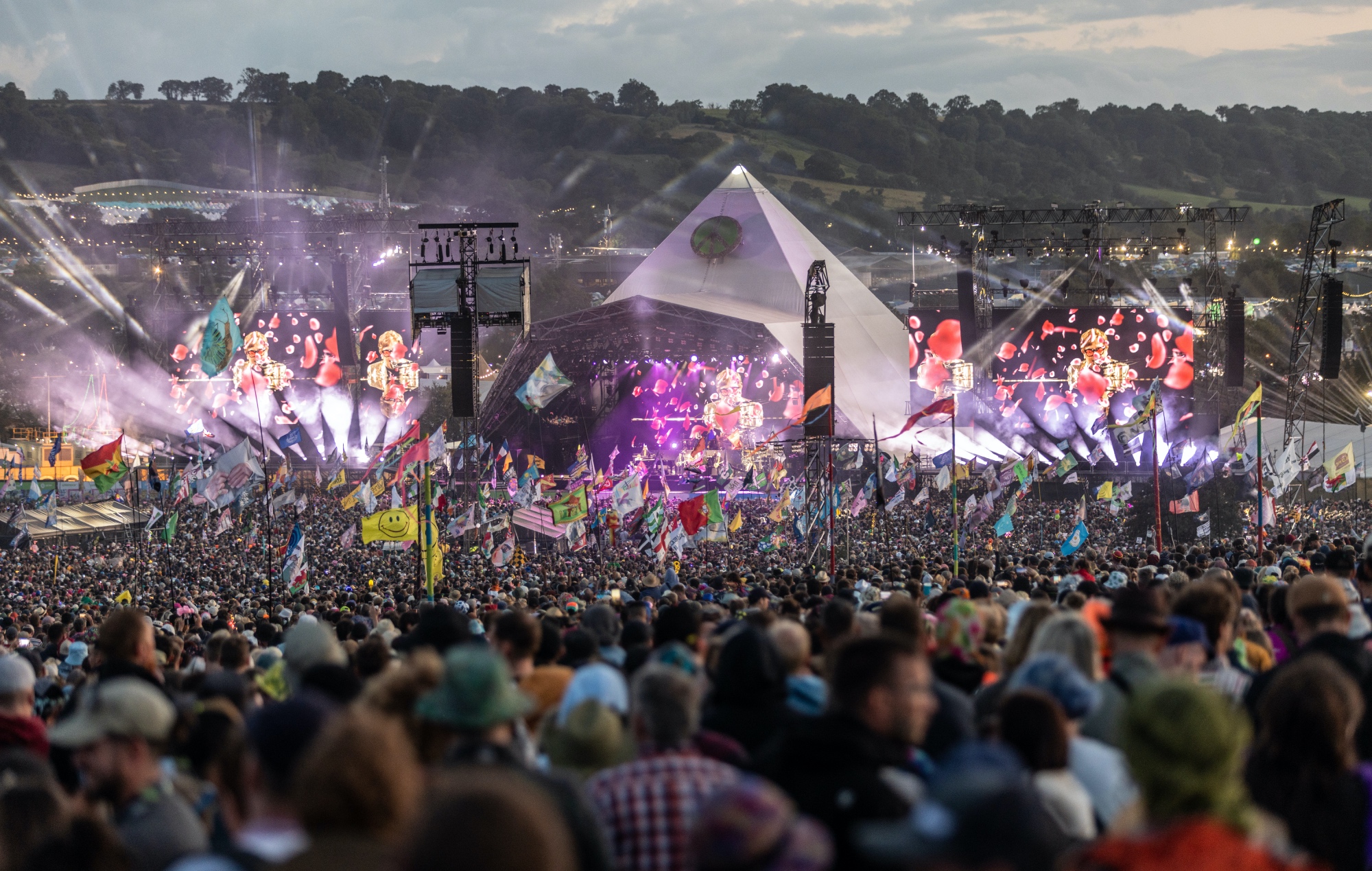 Glastonbury 2024: Los aficionados reaccionan ante el cartel