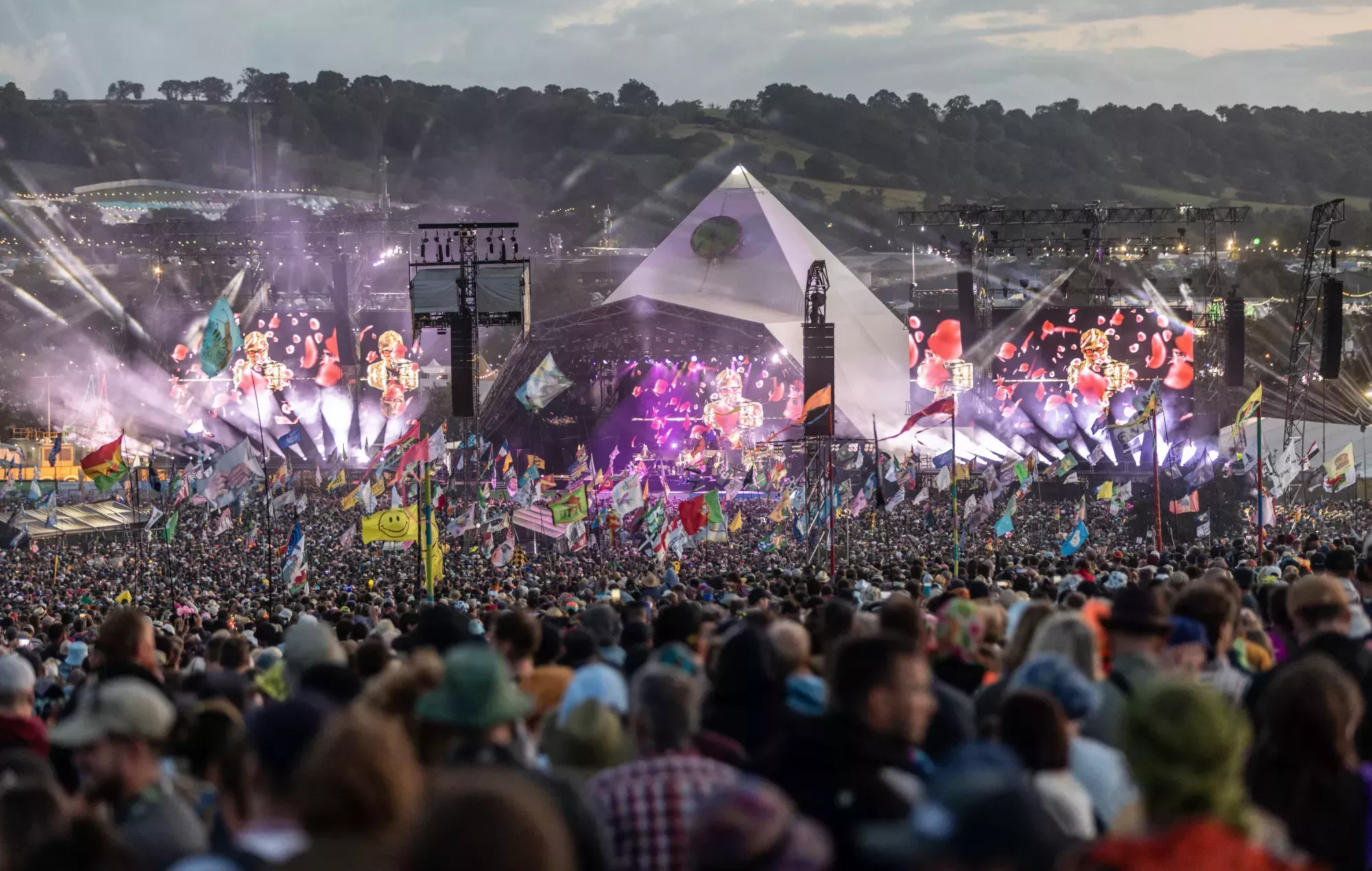 Glastonbury 2024: Los aficionados reaccionan ante el cartel