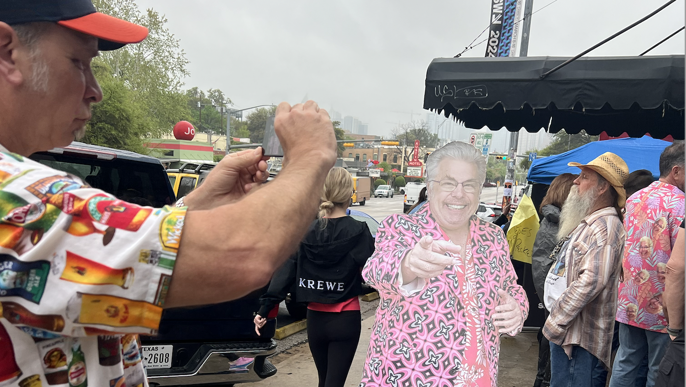 

	
		La fiesta anual de Mojo Nixon en SXSW continúa sin él, como último testimonio del salvaje caos del DJ-rockero
	
	