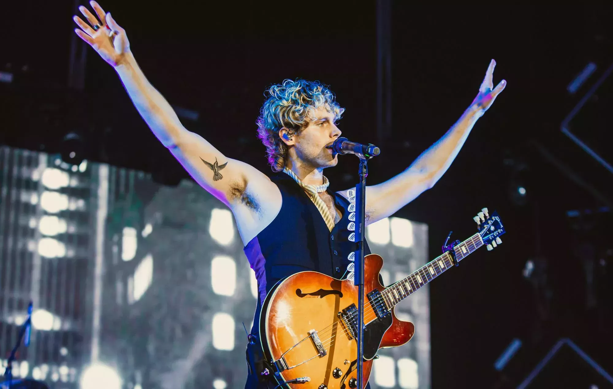 Luke Hemmings, de 5 Seconds Of Summer, anuncia una gira por el Reino Unido, Europa y Norteamérica para 2024