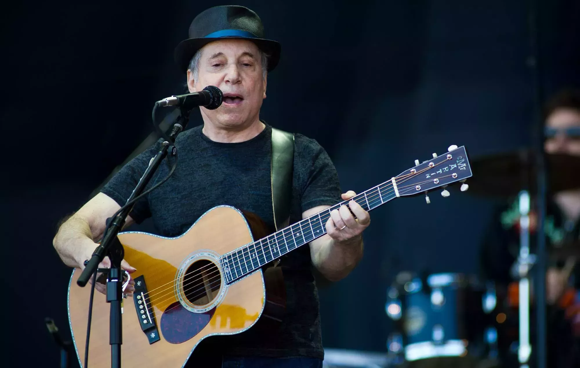 Paul Simon se muestra esperanzado tras perder casi totalmente la audición en un año