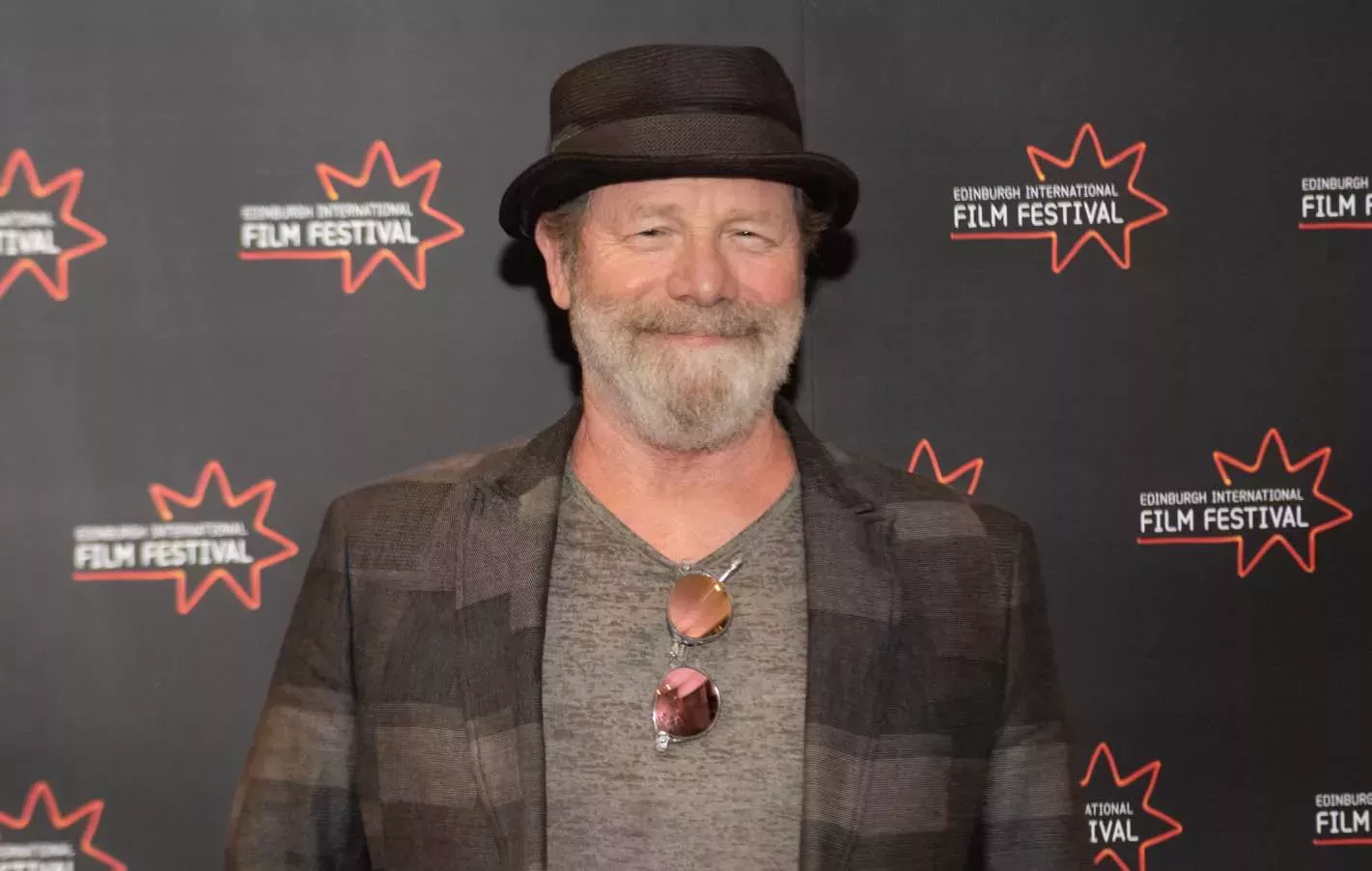 Peter Mullan llama 