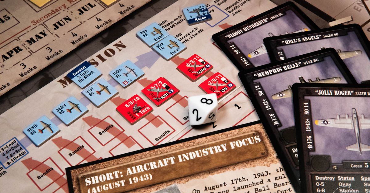 Si Masters of the Air tuviera un juego de mesa oficial, se parecería mucho al B-17 Flying Fortress Leader de DVG.