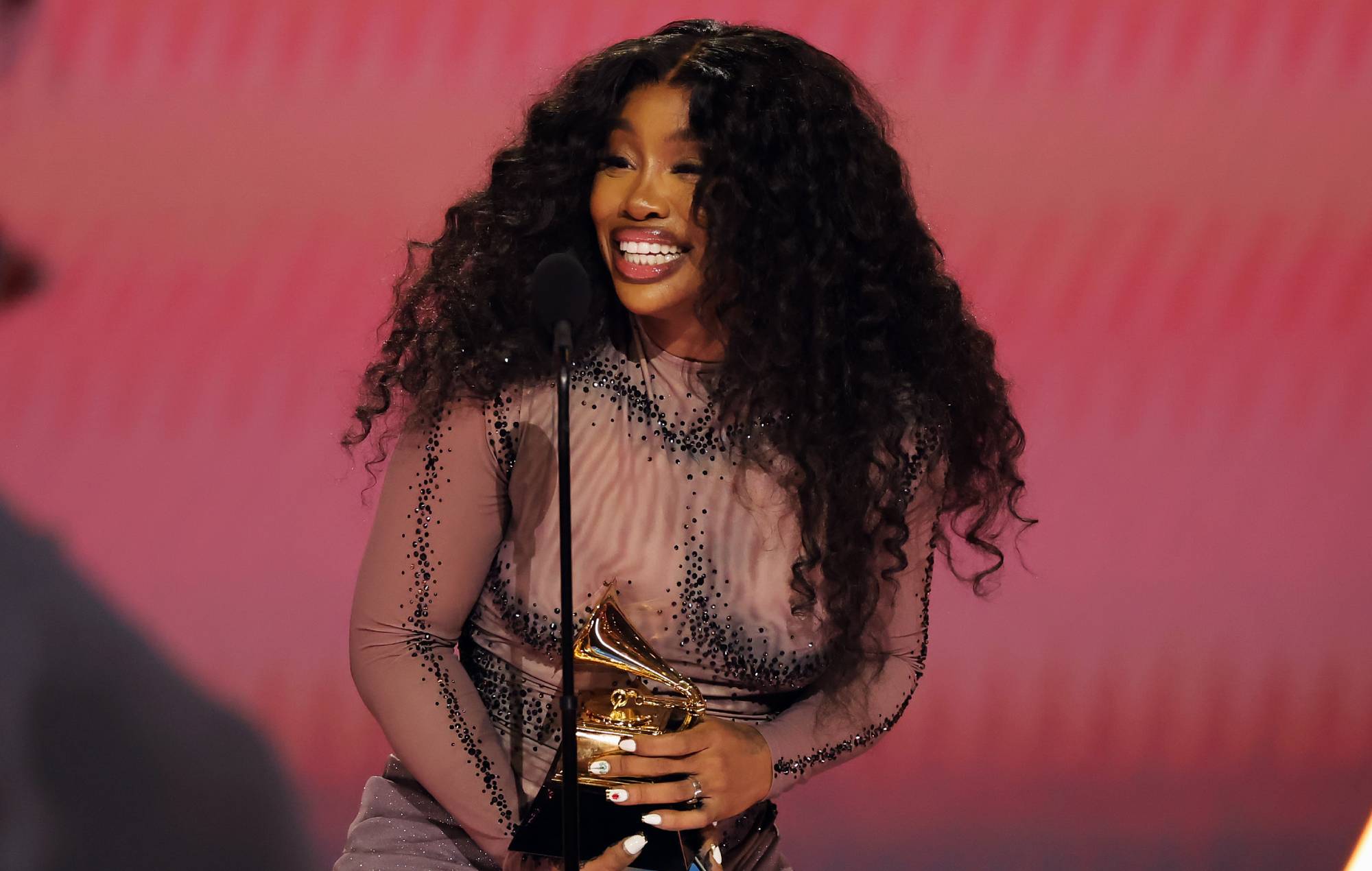 SZA pone al día el álbum 'Lana' y promete "filtraciones y outtakes" de 'SOS'