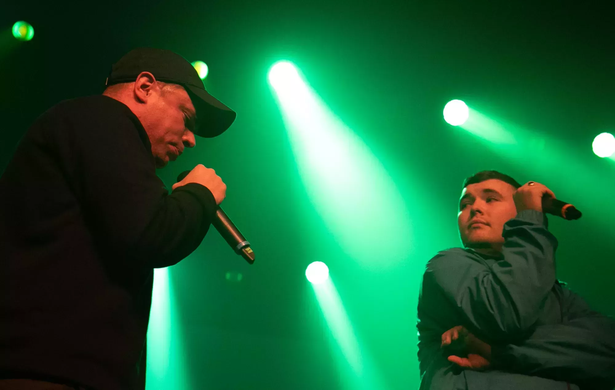 Vea el explosivo debut de Kneecap en la televisión estadounidense en el programa de Jimmy Fallon