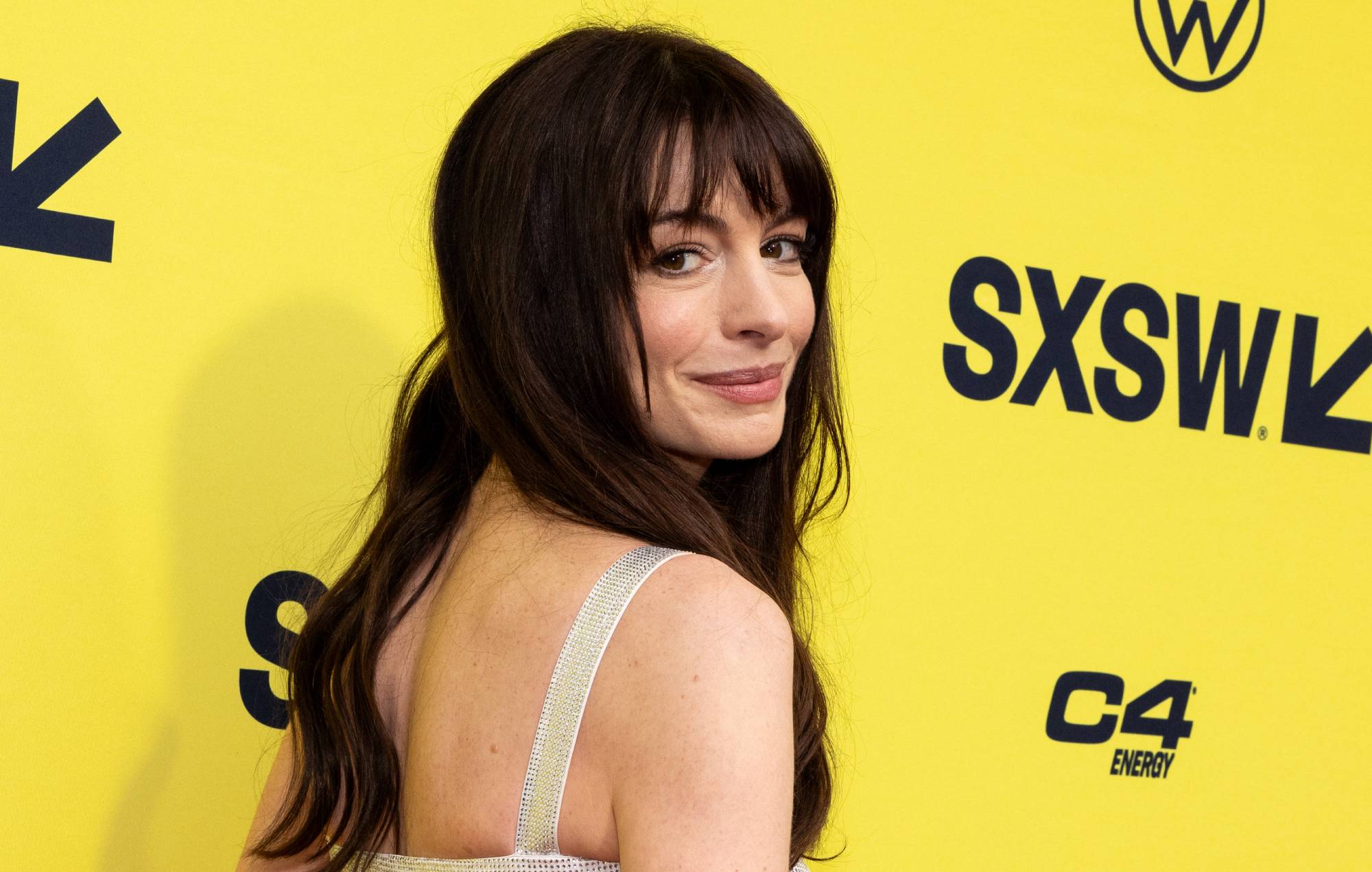 Anne Hathaway recuerda el "asco" de una audición en la que tuvo que besar a 10 hombres