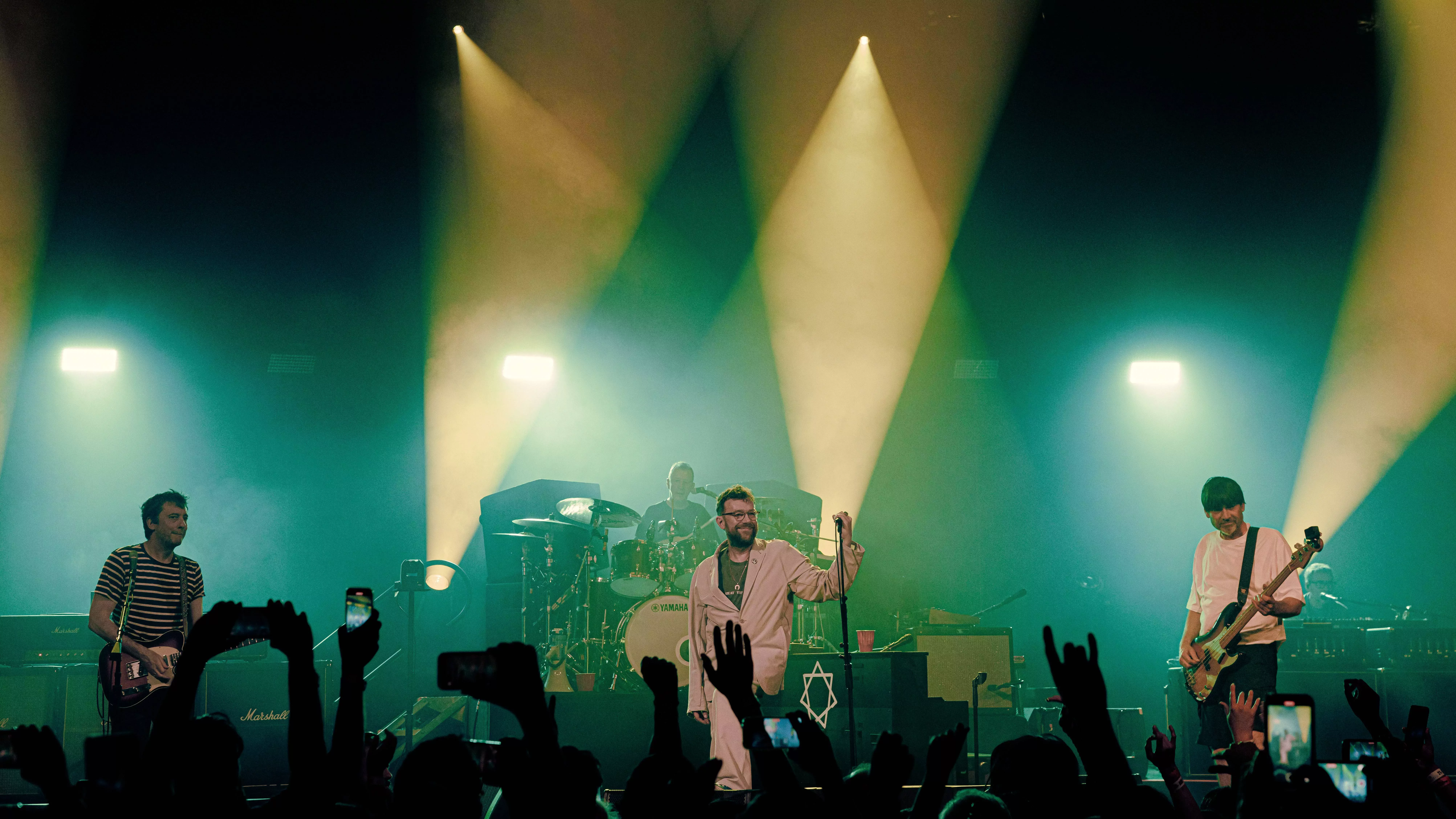 

	
		Blur resuelve los problemas en tiempo real en el concierto de calentamiento previo a Coachella: Reseña del concierto
	
	