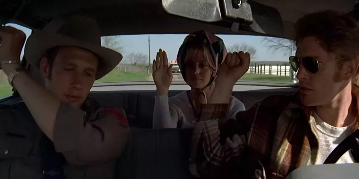 Goldie Hawn, Ben Johnson, and Michael Sacks sitting in car in Sugarland Express