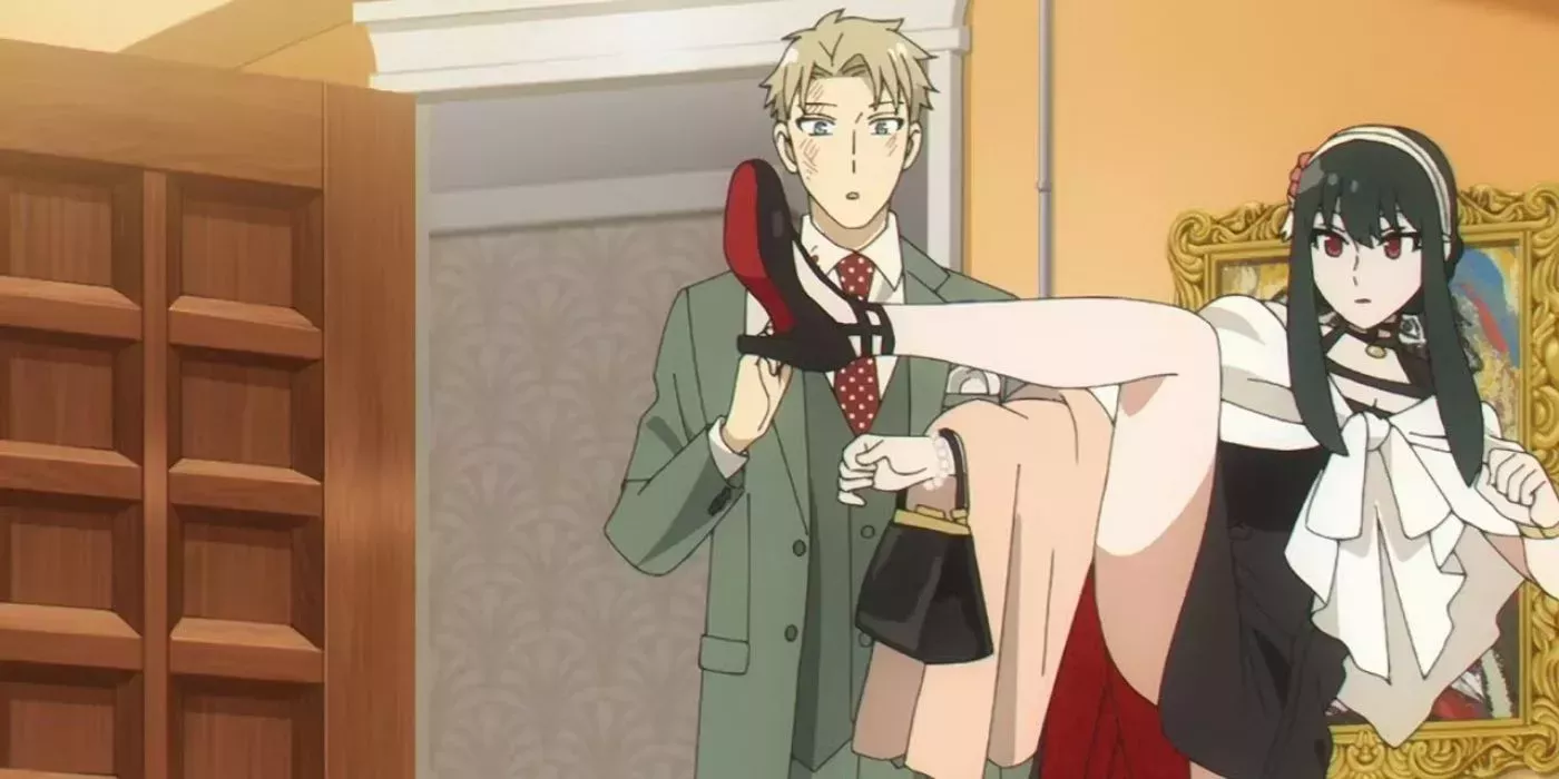 Yor saving food from falling by using her legs. Loid looks on in awe. 