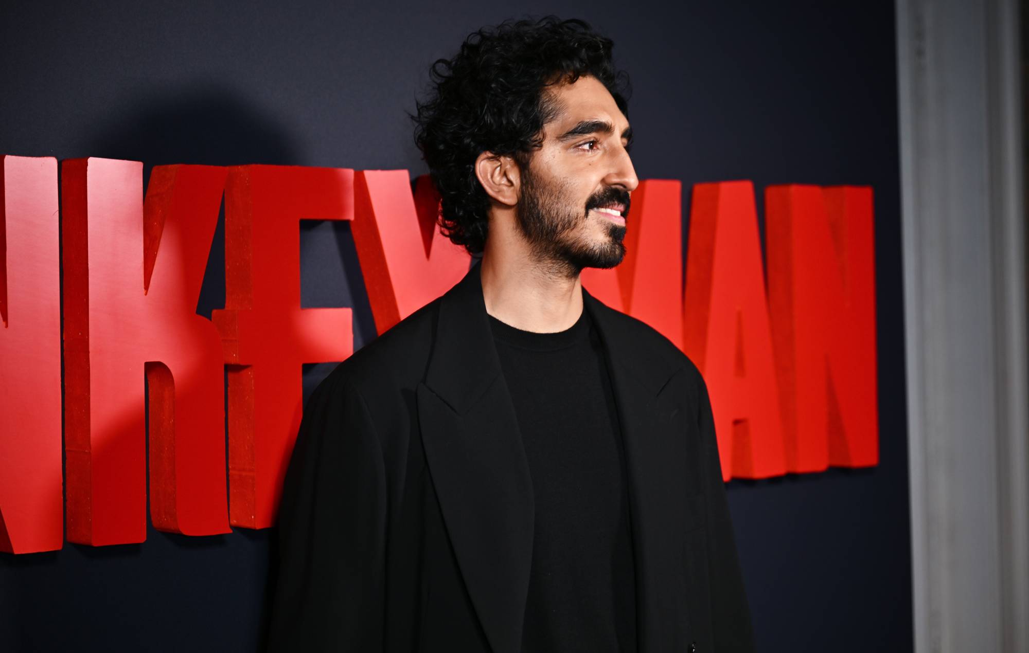 Dev Patel detalla la "catástrofe absoluta" que supuso rodar 'Monkey Man', su debut como director