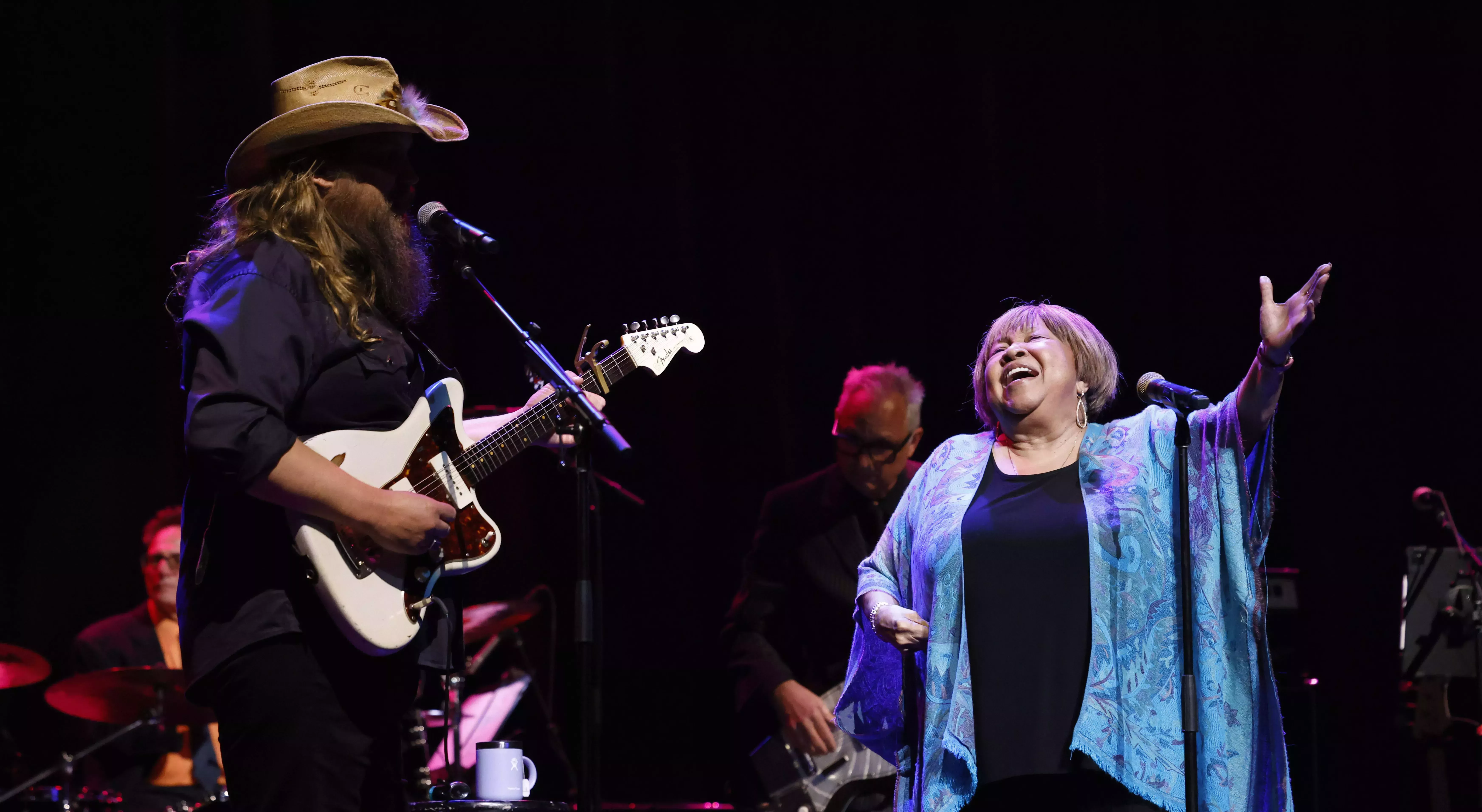 El homenaje a Mavis Staples por su 85 cumpleaños reúne a Chris Stapleton, Hozier, Black Pumas, Bonnie Raitt y otros acólitos de lujo