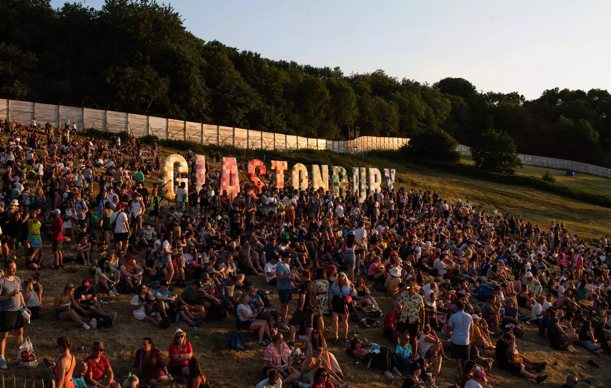 Glastonbury 2024 añade más nombres al cartel mientras comienzan los anuncios de escenarios con el Acoustic Stage