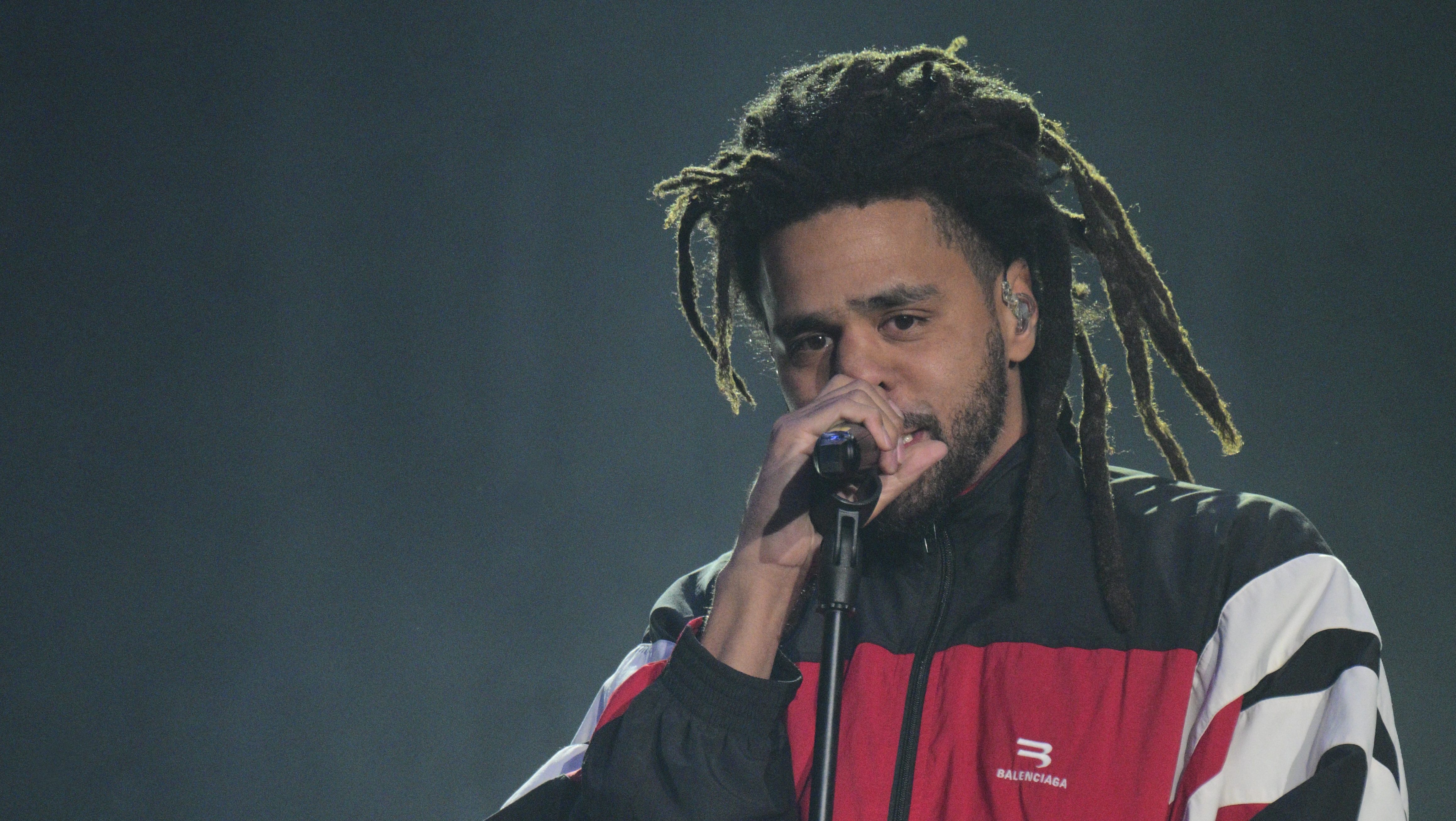 

	
		J. Cole se arrepiente de su comentario sobre Kendrick Lamar: "Los últimos dos días han sido terribles".
	
	