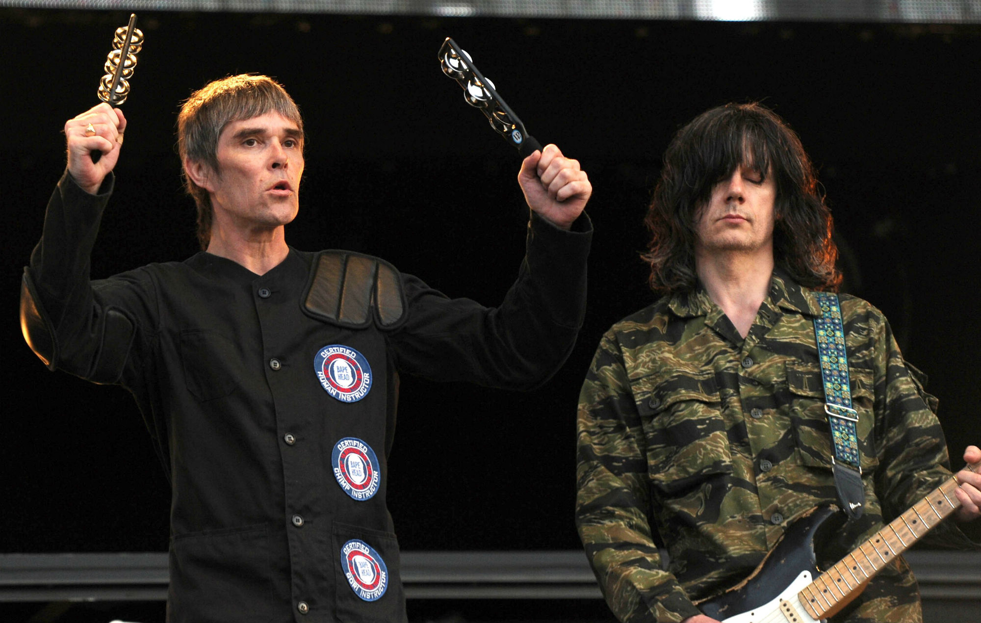 John Squire dice que The Stone Roses "no se envían tarjetas de Navidad ni nada"
