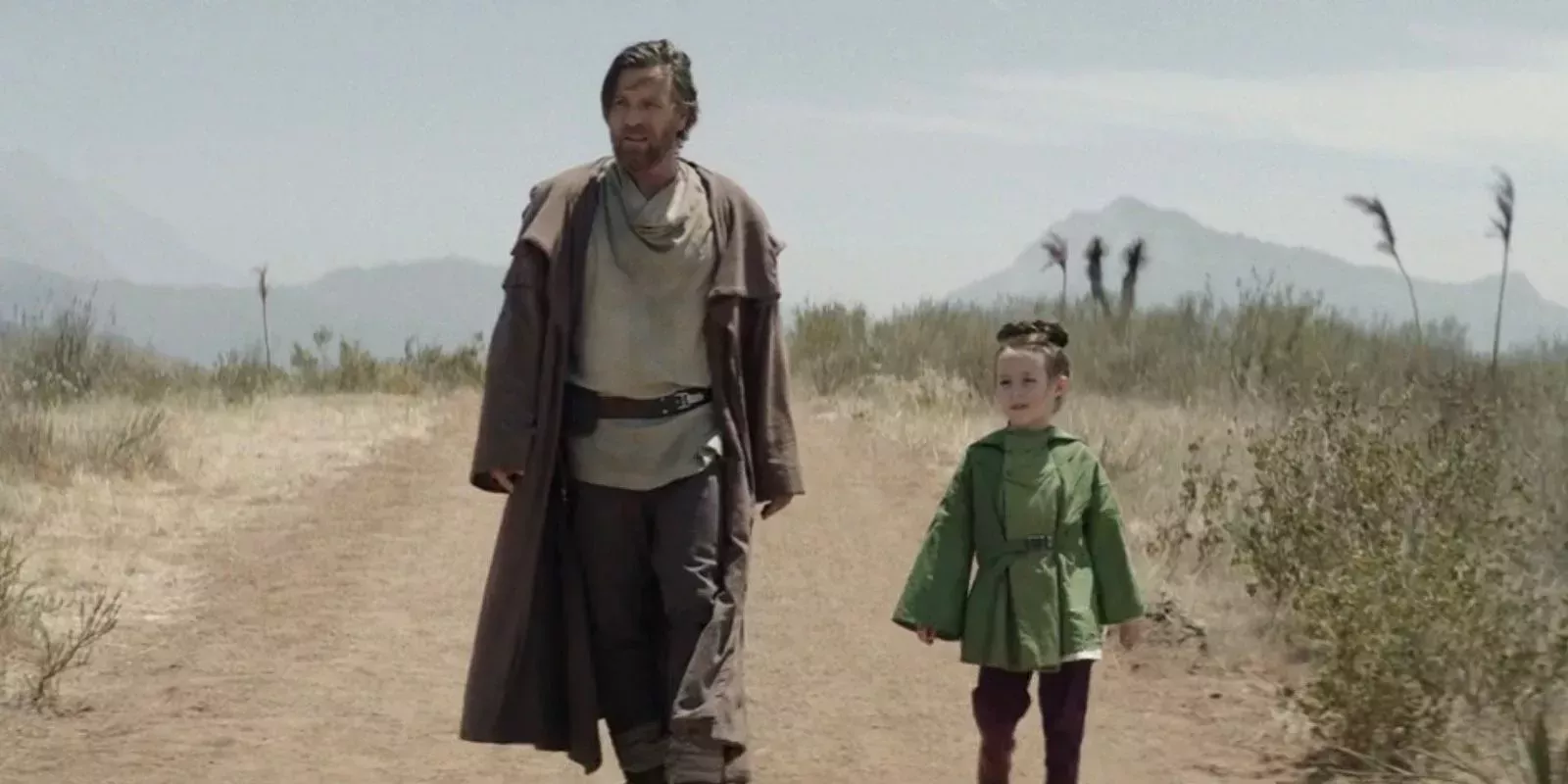 Obi-Wan and Young Leia walk along a path on Mapuzo in Obi-Wan Kenobi