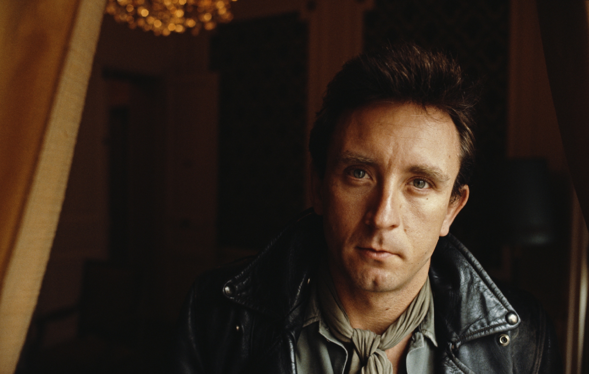 Midge Ure rinde homenaje a Chris Cross, bajista de Ultravox, fallecido a los 71 años.