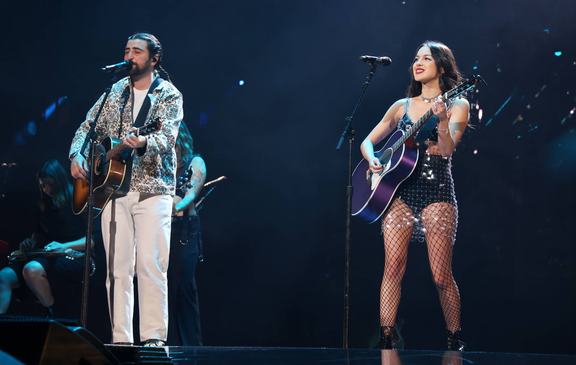 Mira cómo Olivia Rodrigo saca a Noah Kahan para 'Stick Season' en Nueva York