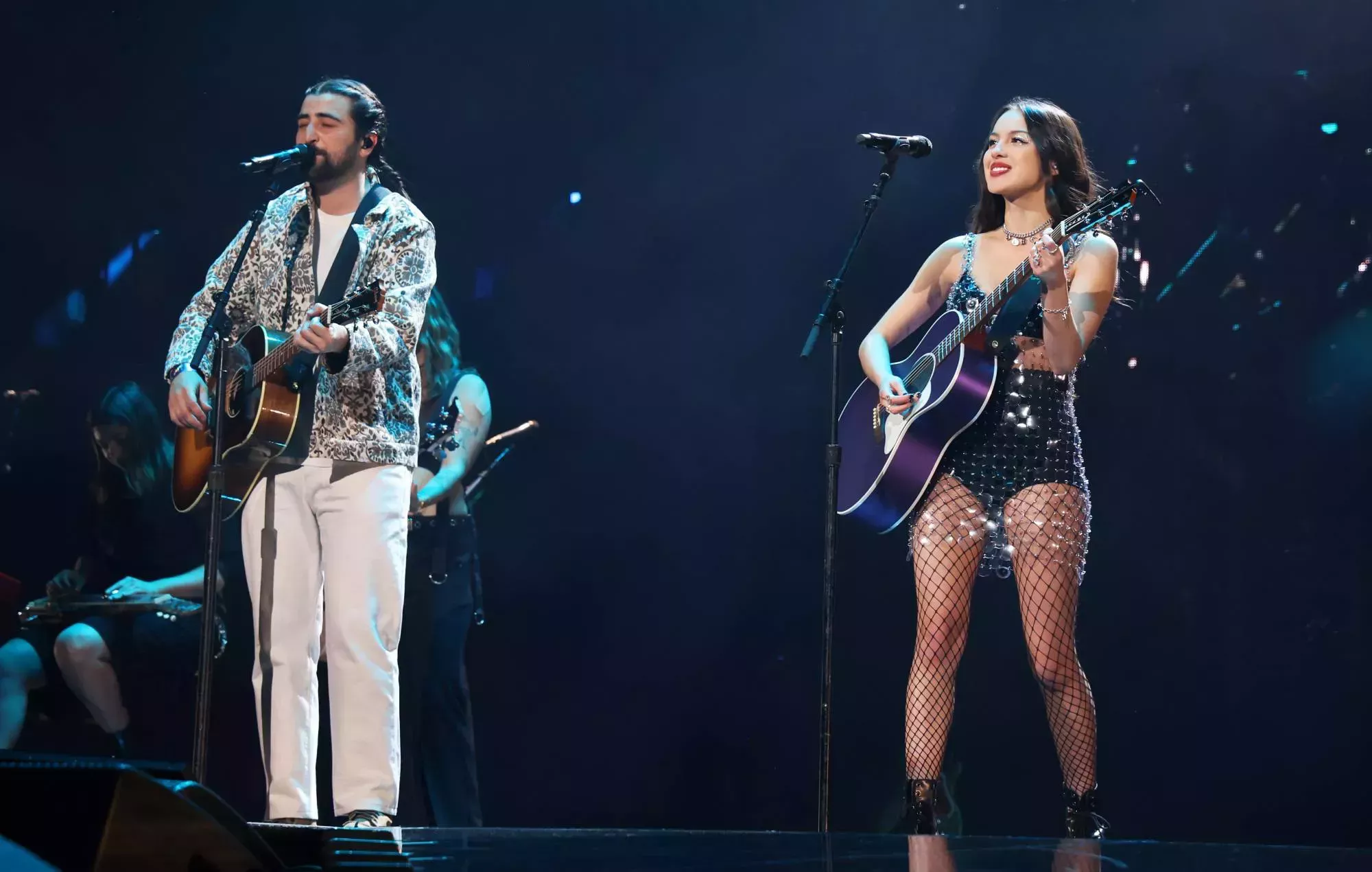 Mira cómo Olivia Rodrigo saca a Noah Kahan para 'Stick Season' en Nueva York