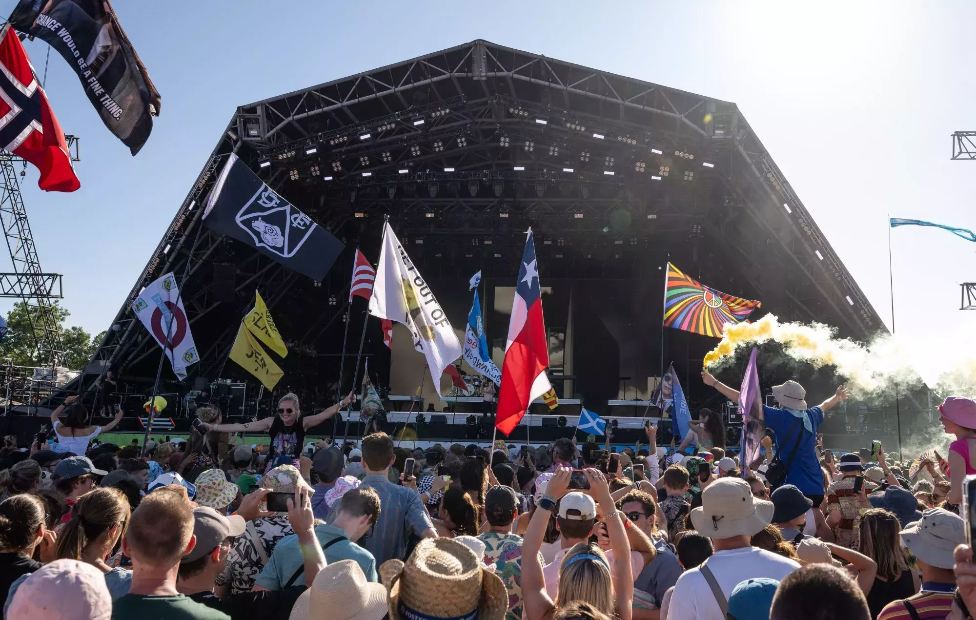 Uno de estos ocho nuevos artistas tocará en Glastonbury 2024 como finalistas del Concurso de Talentos Emergentes revelados