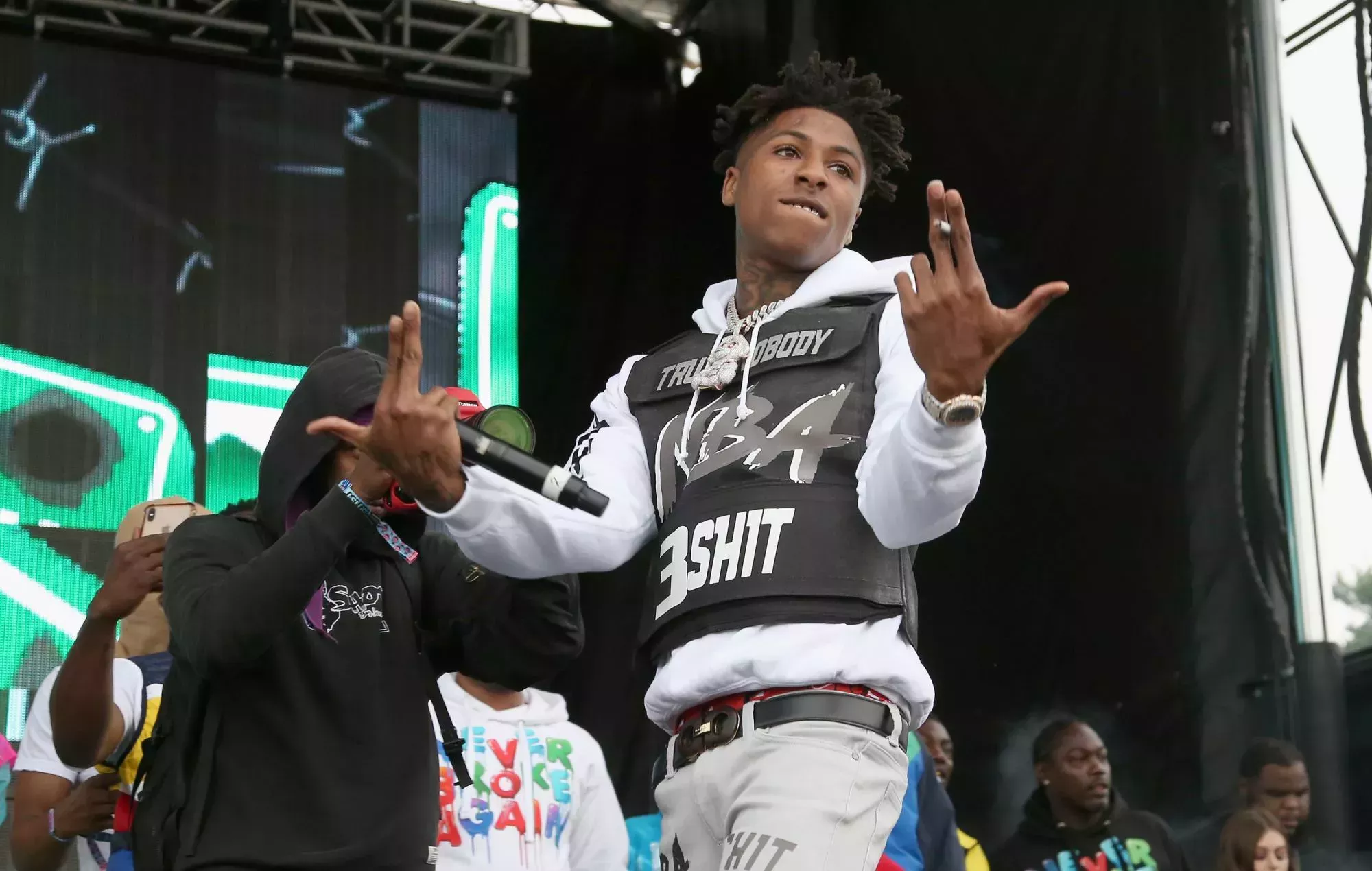 YoungBoy Never Broke Again detenido por drogas, armas y fraude