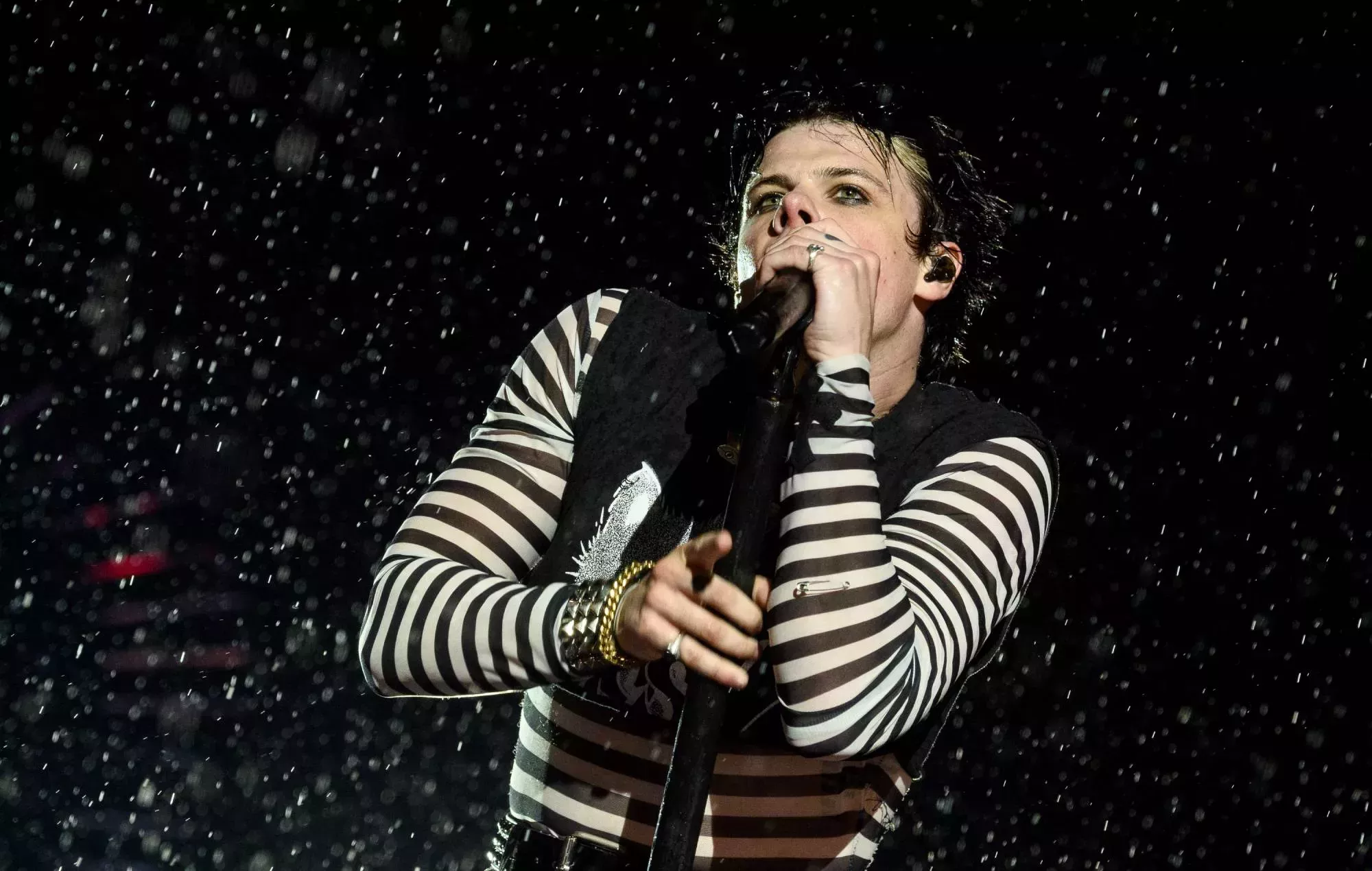 Yungblud anuncia que ha escrito un nuevo libro 