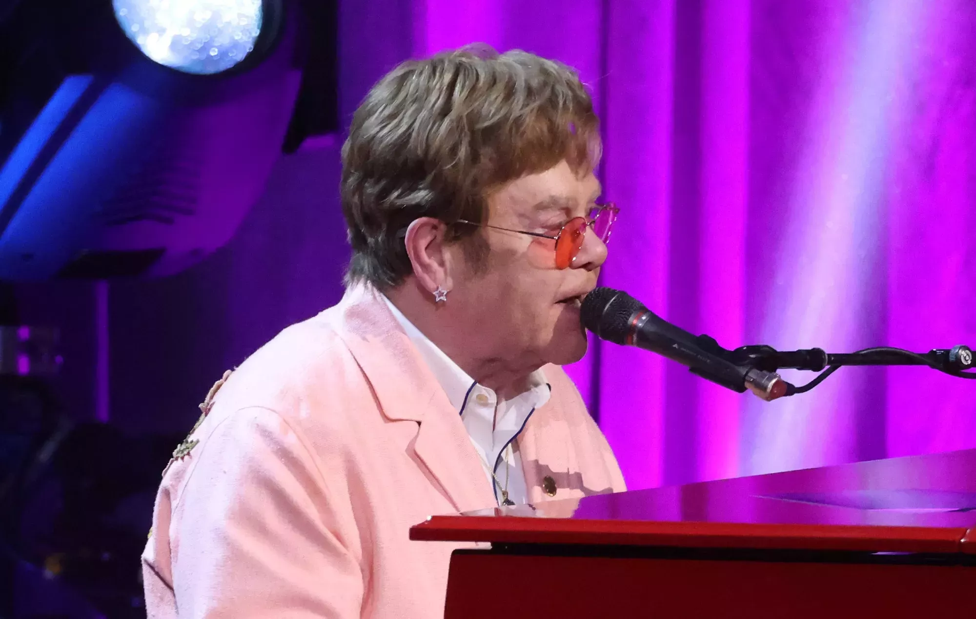 El nuevo álbum sorpresa de Elton John, a pocas semanas de publicarse