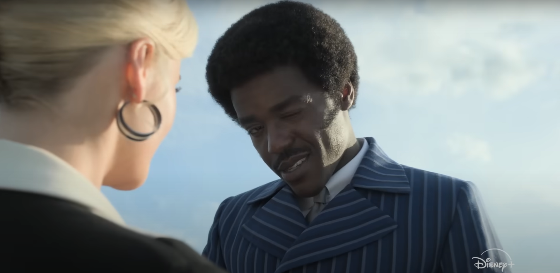 El relanzamiento de Doctor Who en Disney+ se balancea a lo grande y se vuelve extraño (Crítica)