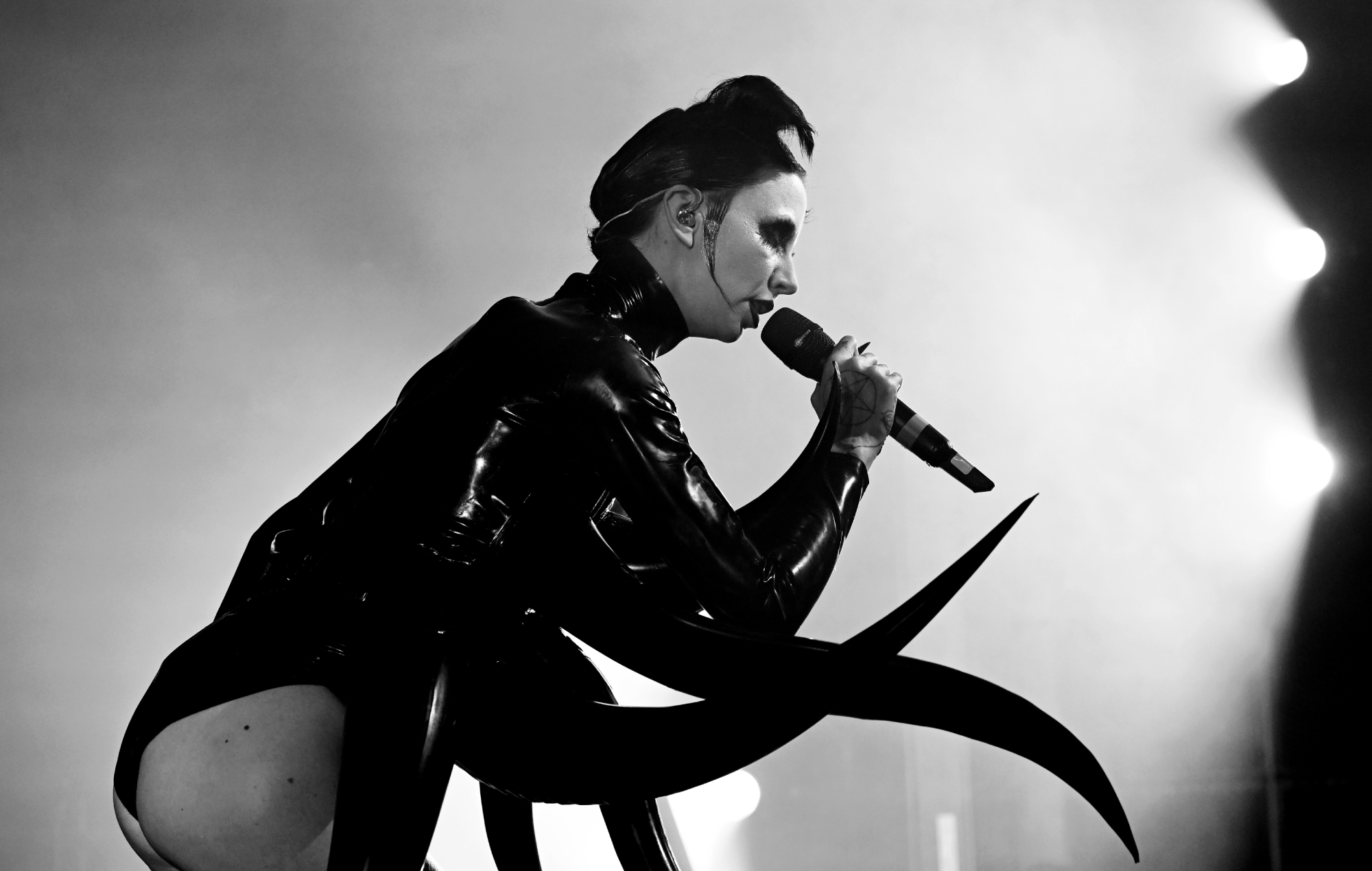 La eurovisiva irlandesa Bambie Thug anuncia una gira por el Reino Unido y Europa para 2024: "Crown The Witch