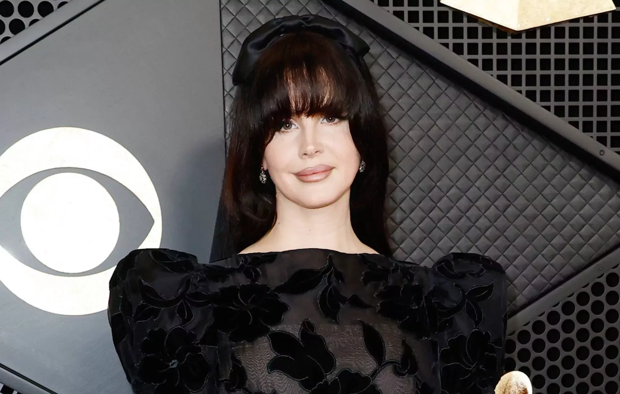 Lana Del Rey habla del cambio de actitud ante la violencia doméstica y de la libertad femenina en la música