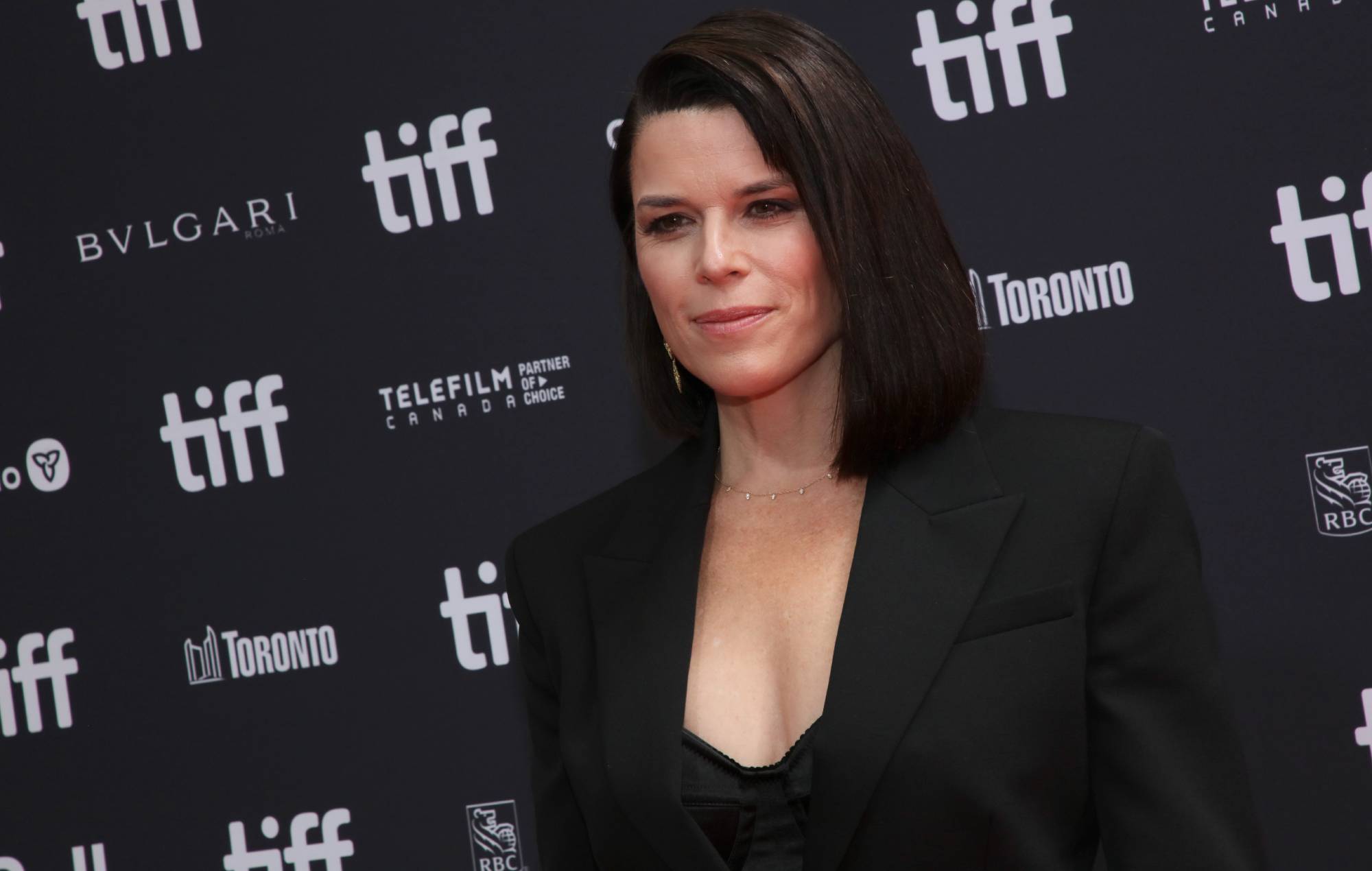 Neve Campbell dice que está "agradecida" de que el estudio escuchara sus preocupaciones sobre la "discrepancia salarial" para las negociaciones de 'Scream 7'