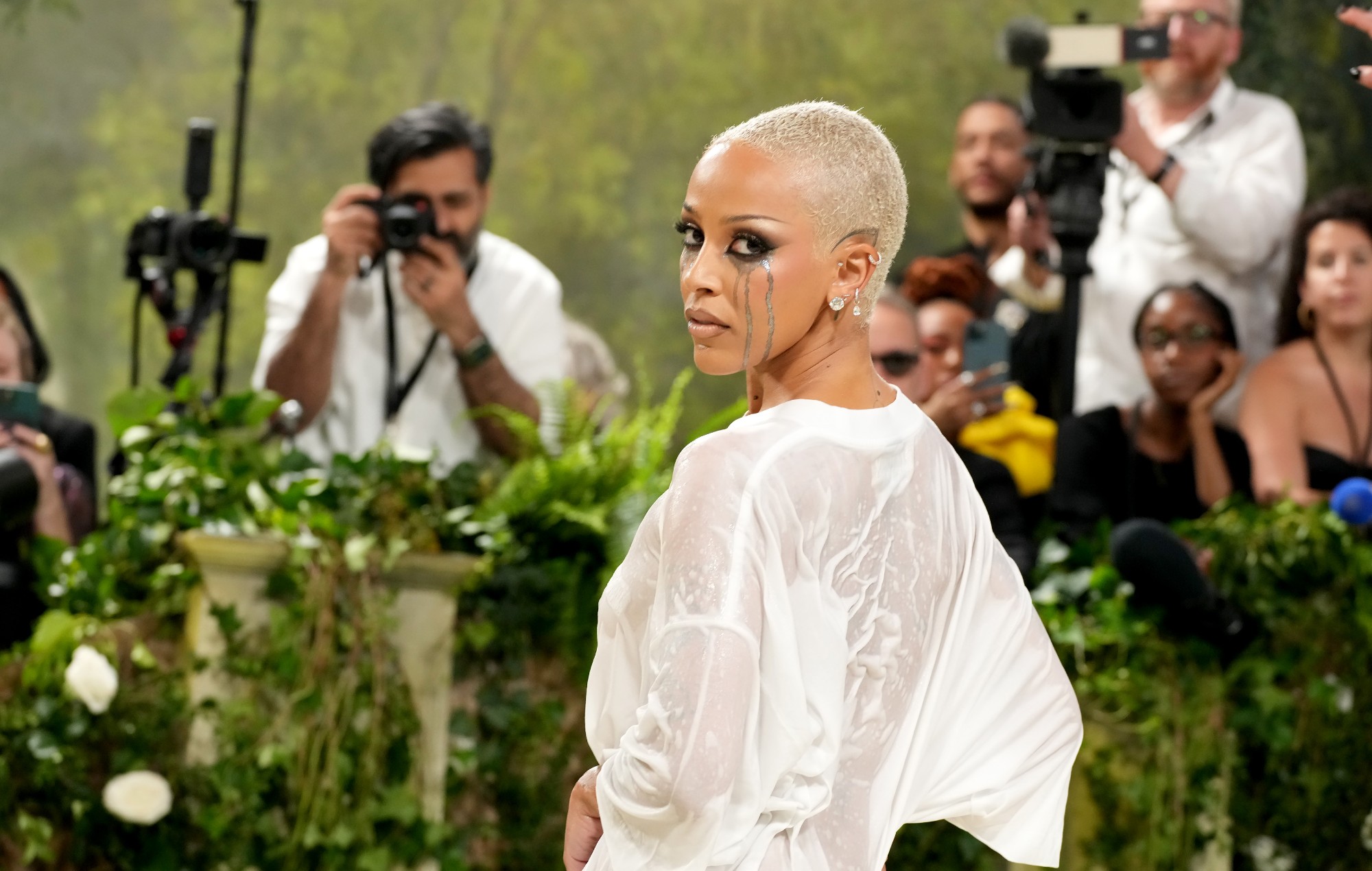 Retiran las Cadenas de Hades del torneo de 'Fortnite' tras la furia de Doja Cat contra el arma