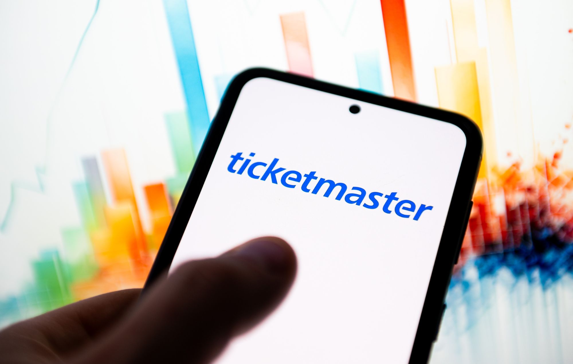 Ticketmaster insta a los usuarios a realizar comprobaciones tras el robo de datos de 560 millones de clientes por parte de piratas informáticos.