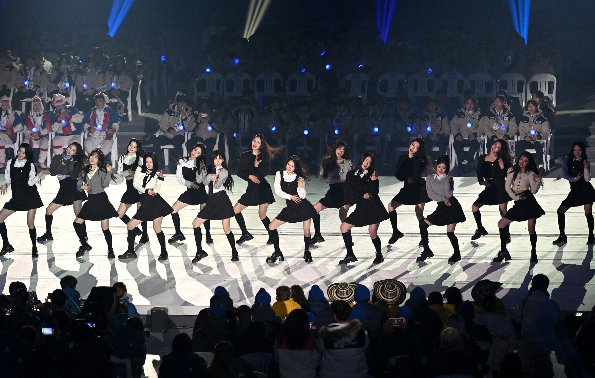 tripleS desvela la formación completa de 24 miembros en su nuevo single, 'Girls Never Die'