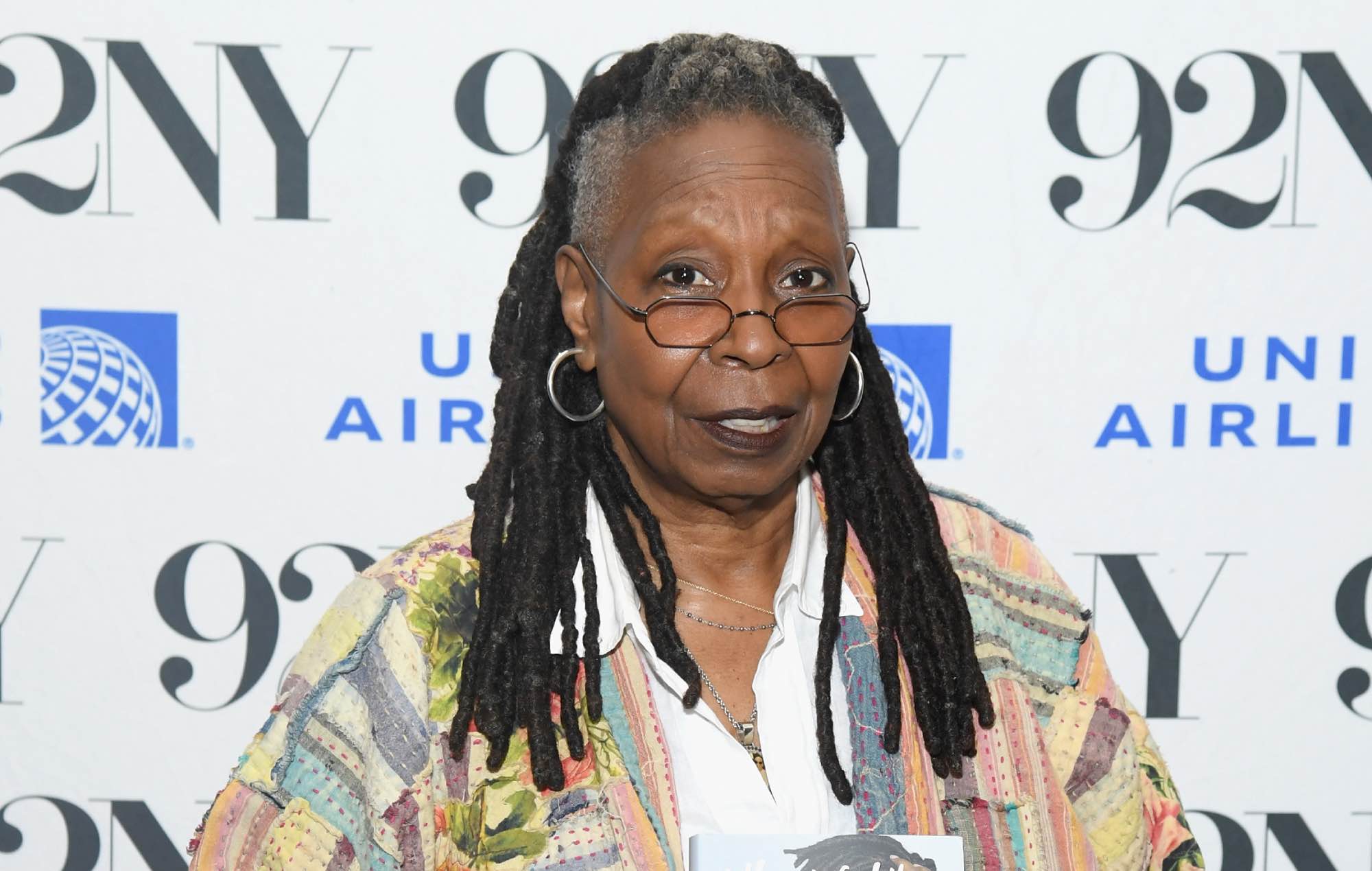 Whoopi Goldberg recuerda que la camarera la encontró en el armario de un hotel cubierta de cocaína