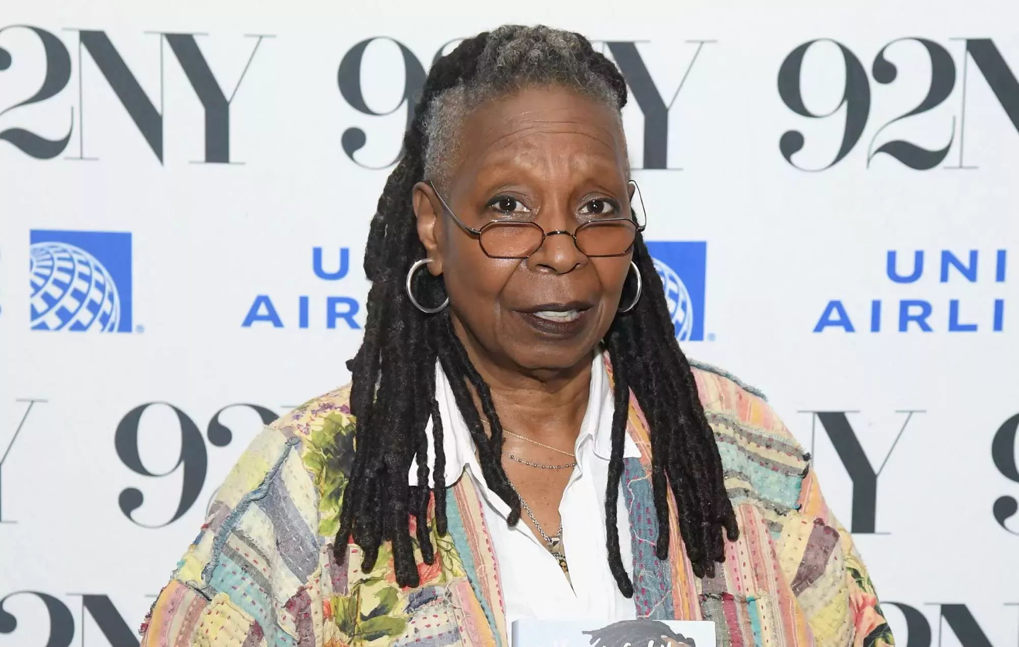 Whoopi Goldberg recuerda que la camarera la encontró en el armario de un hotel cubierta de cocaína