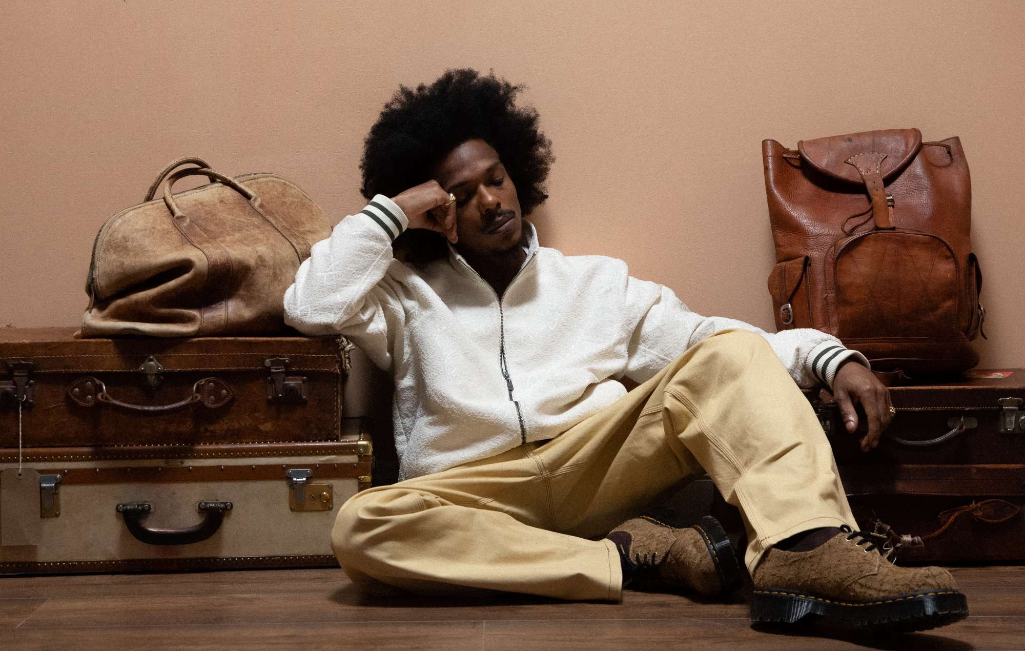 BERWYN anuncia su álbum de debut "WHO AM I" con el nuevo single "DEAR IMMIGRATION".