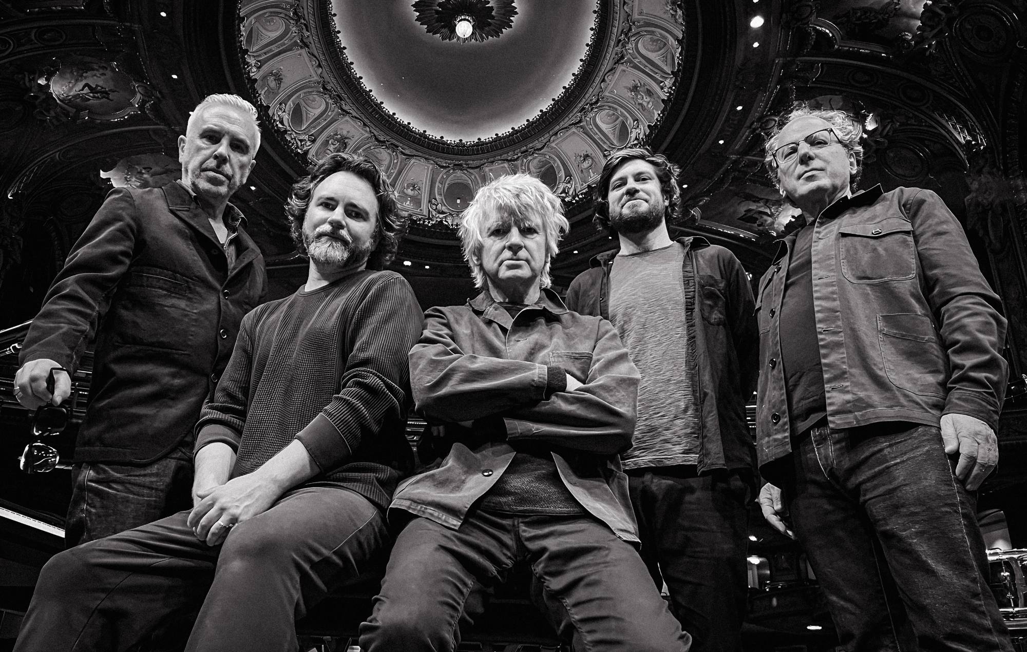 Crowded House anuncia su gira "Gravity Stairs" para 2024 en el Reino Unido