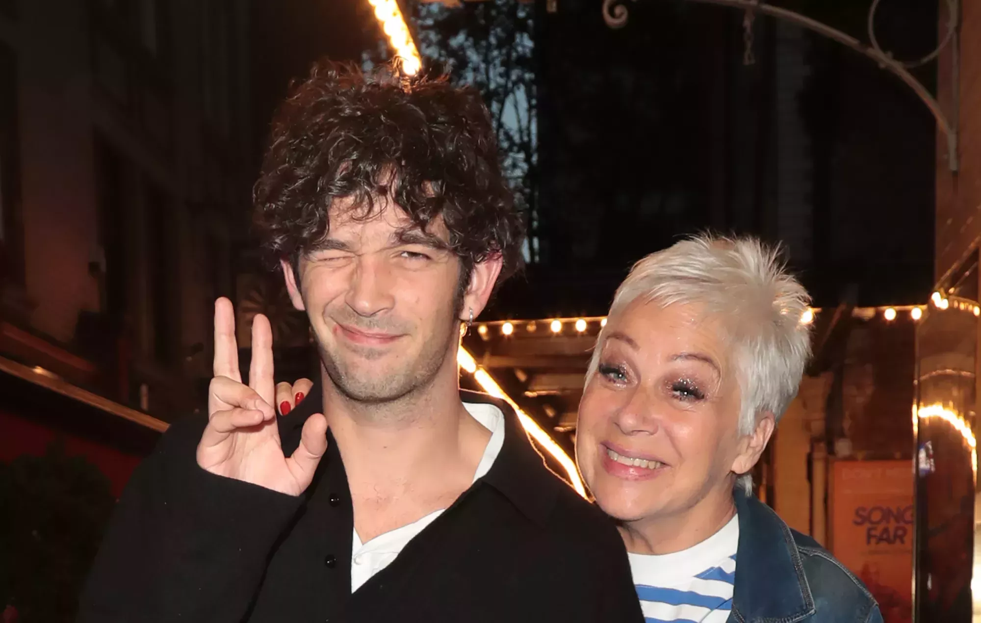 Denise Welch confirma el compromiso de su hijo Matty Healy con Gabbriette