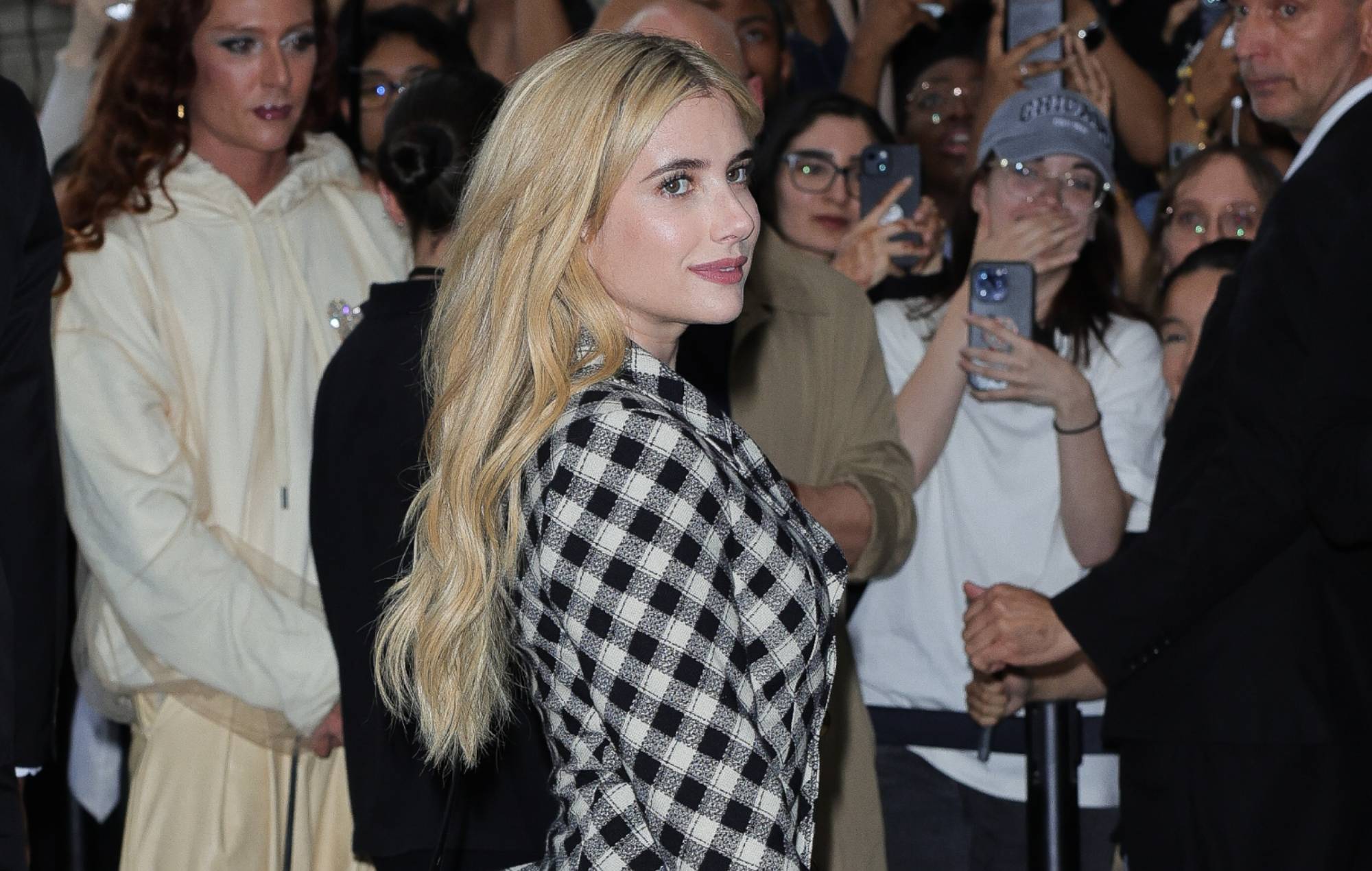 Emma Roberts dice que las críticas a 'nepo baby' ignoran "todo el rechazo en el camino"