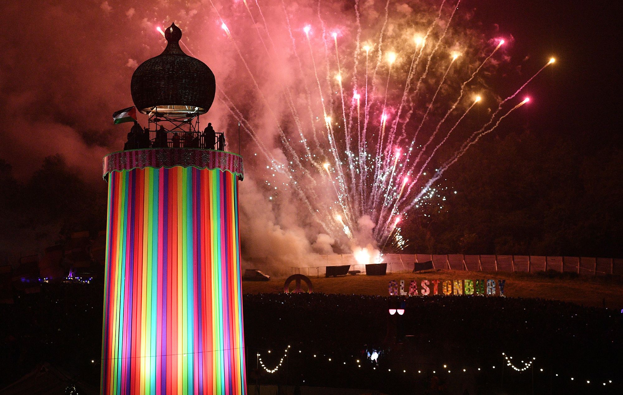 Esta es la mercancía disponible en Glastonbury 2024