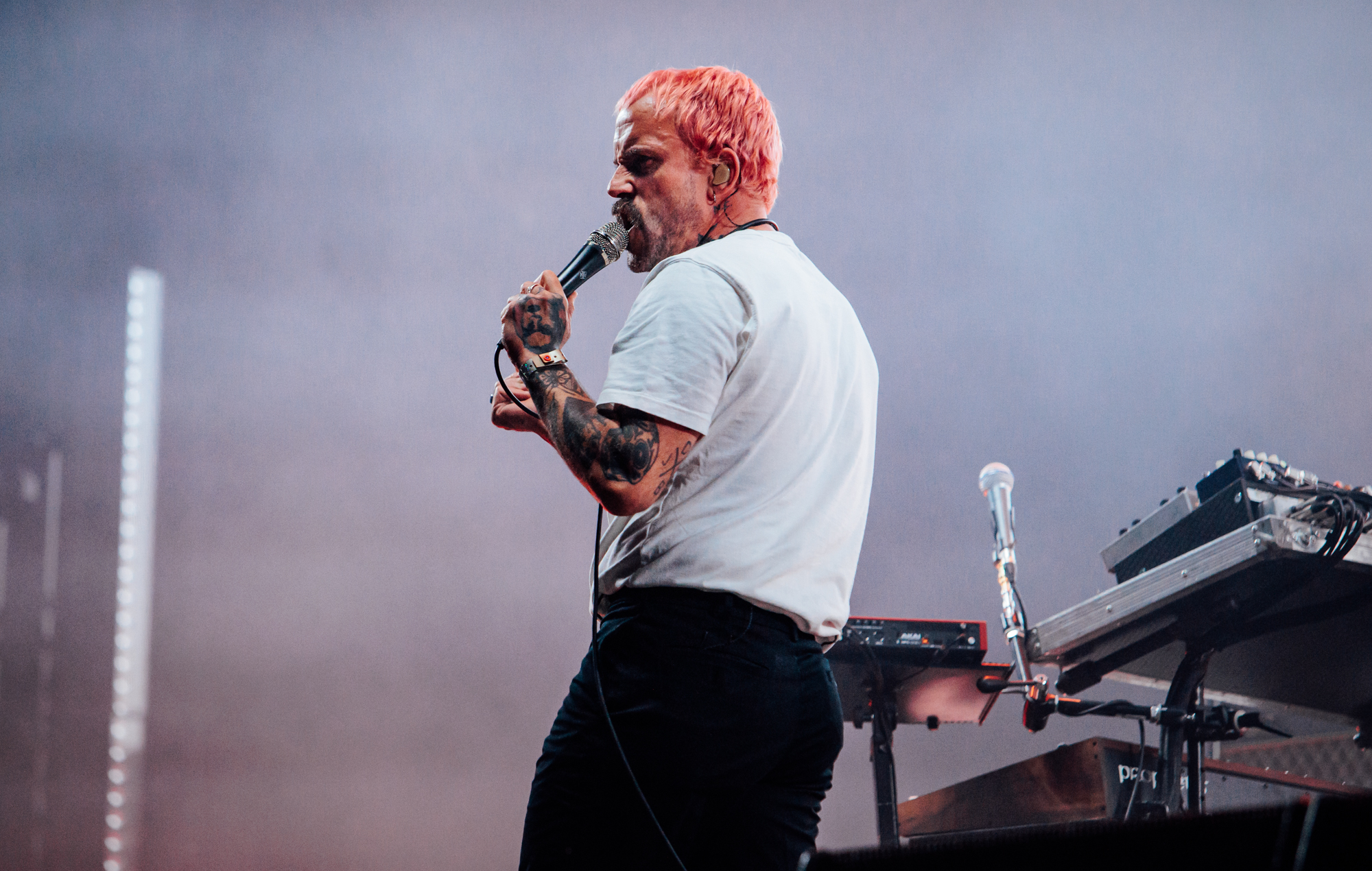 Glastonbury 2024: La carroza de IDLES era una obra de Banksy y el grupo no lo sabía