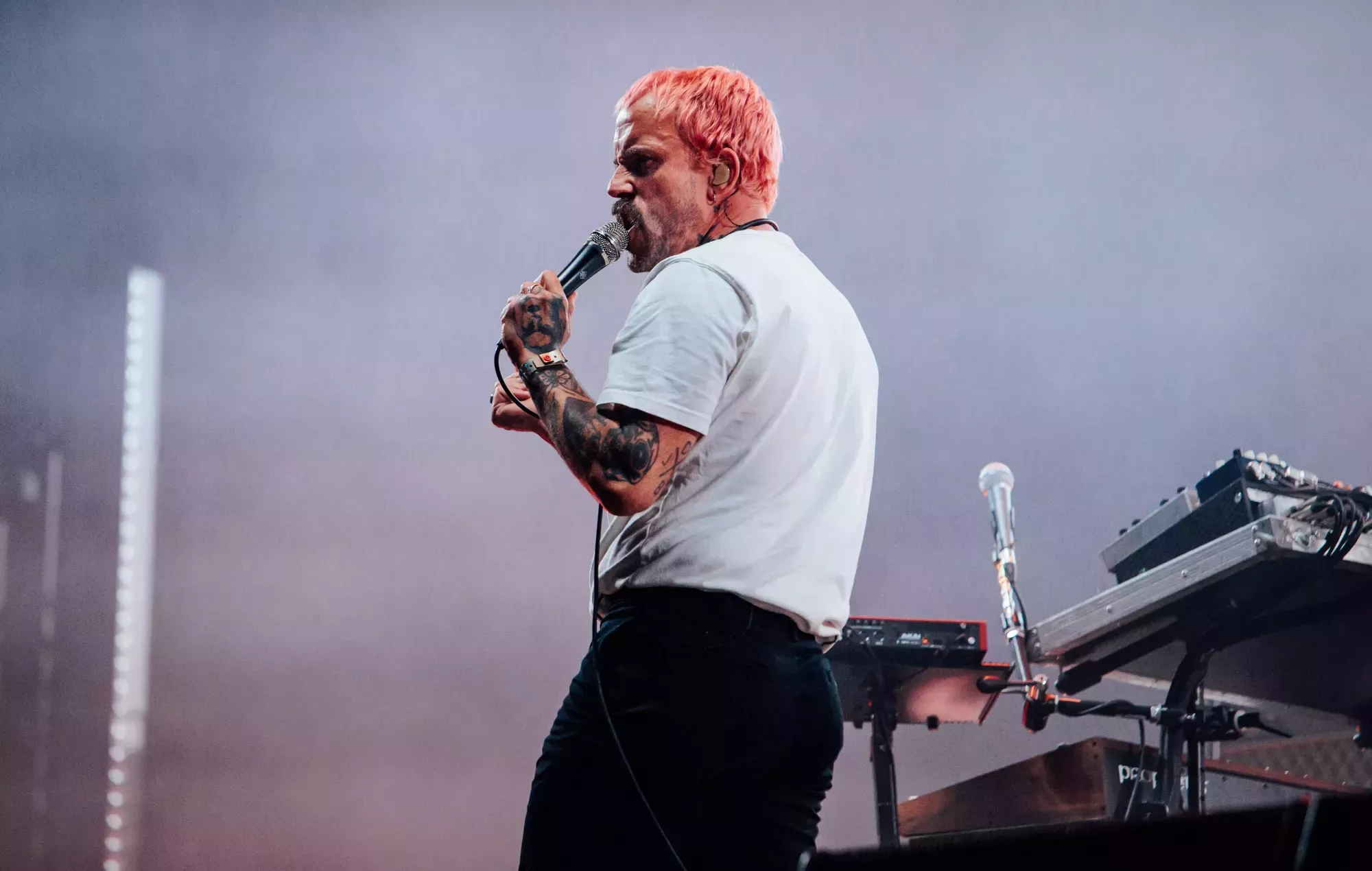 Glastonbury 2024: La carroza de IDLES era una obra de Banksy y el grupo no lo sabÃa